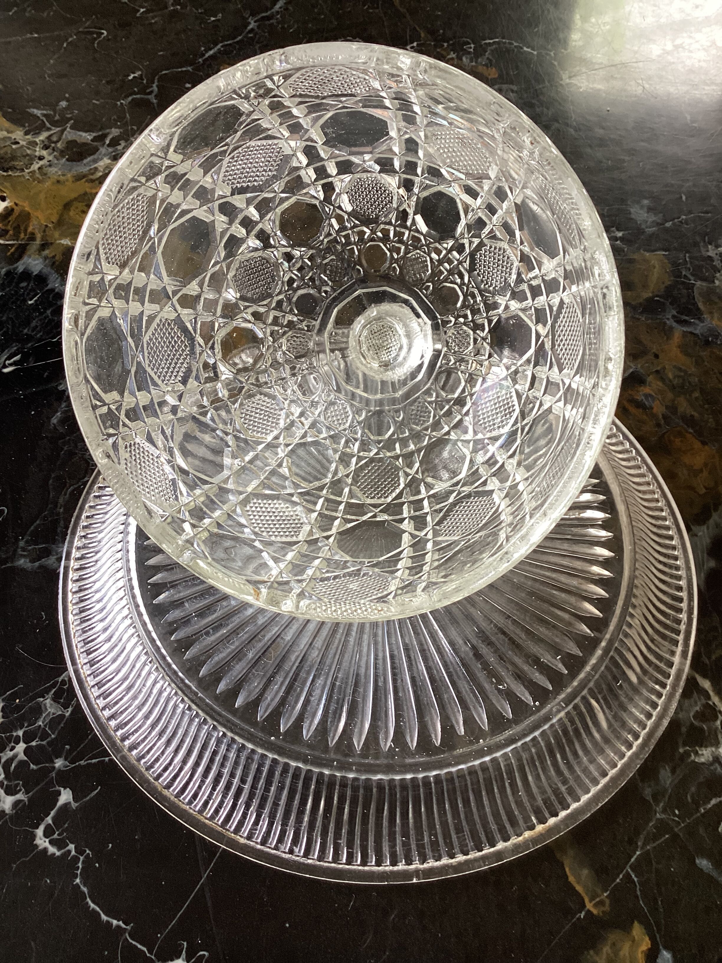 Bell with its vintage glass plate dimension: height -13cm- diameter plate -22.5cm-