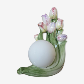 Lampe, florale, tulipes, boule opaline blanche année 70