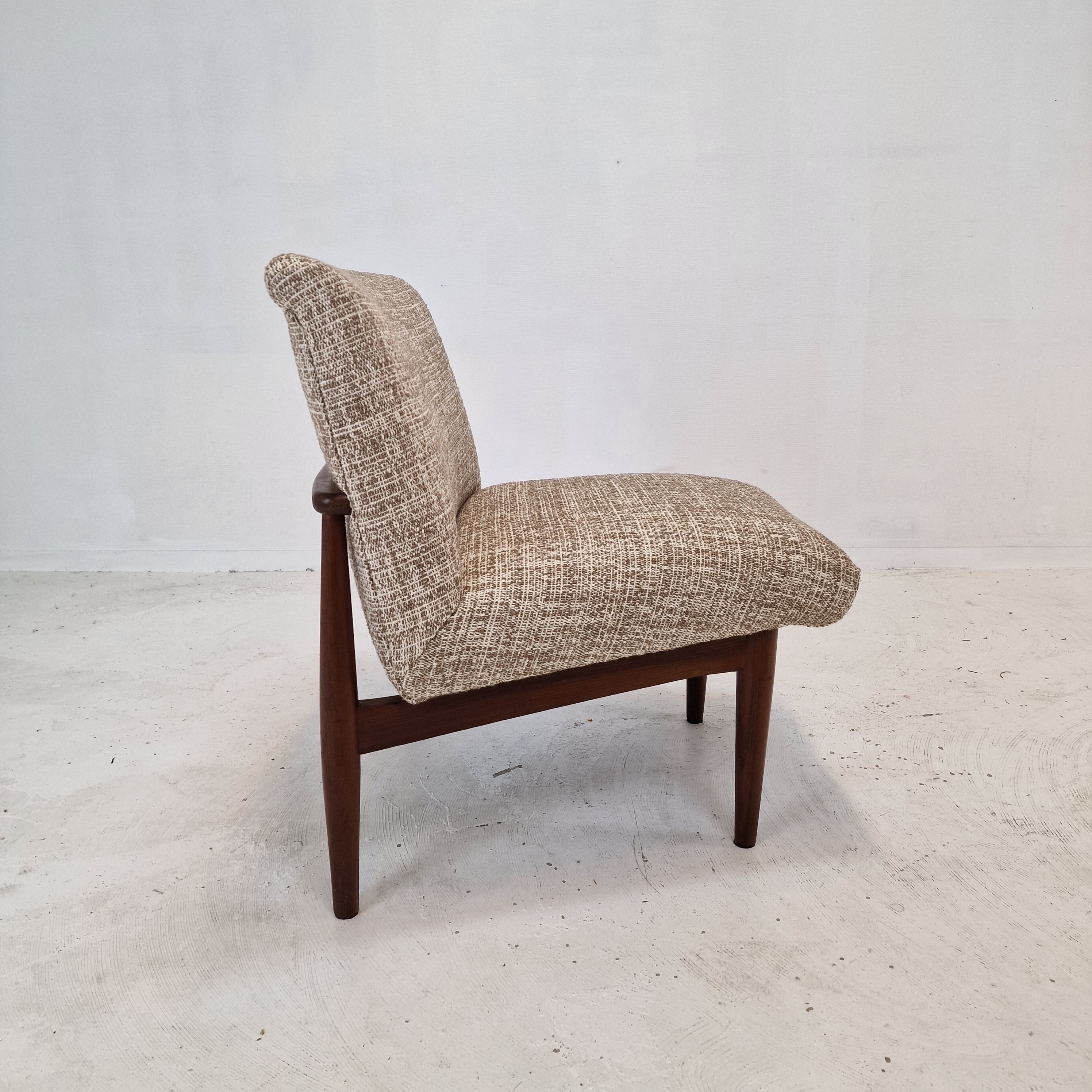 Mid-century round bench in teak Denmark 1960s