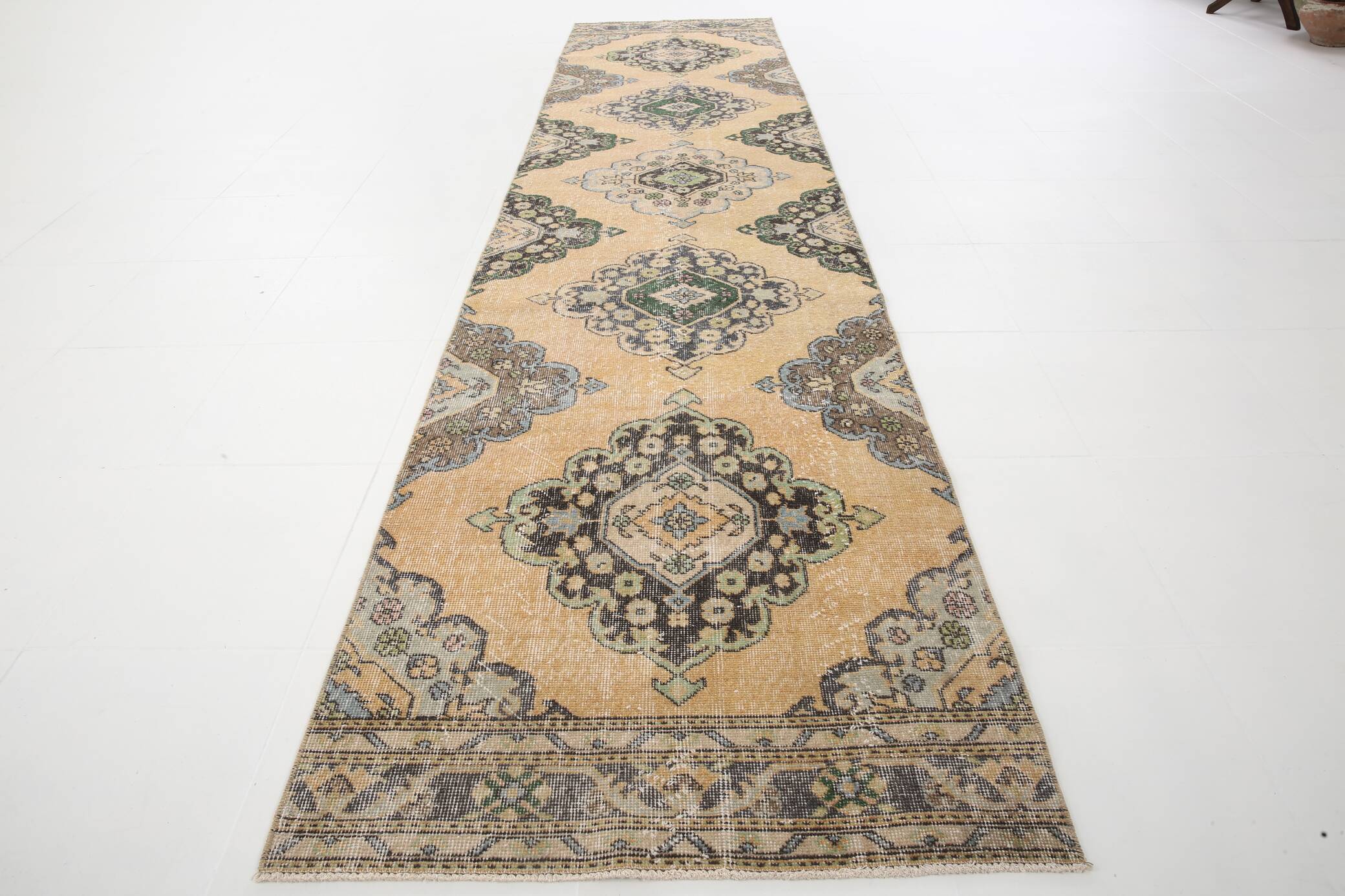 3x12 Classic Persian Runner Rug, 91x308Cm