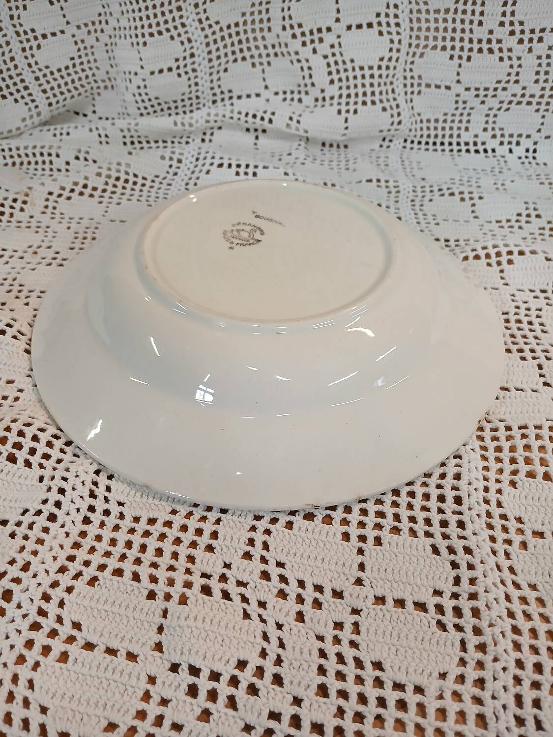 Old Saint Amand "Bougival" dish