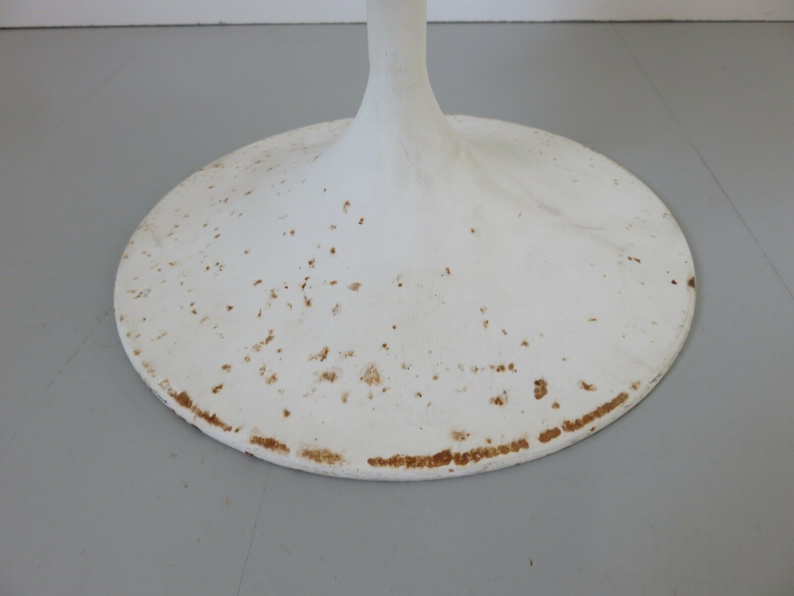 Enamelled tole paper basket, tulip foot 60 70