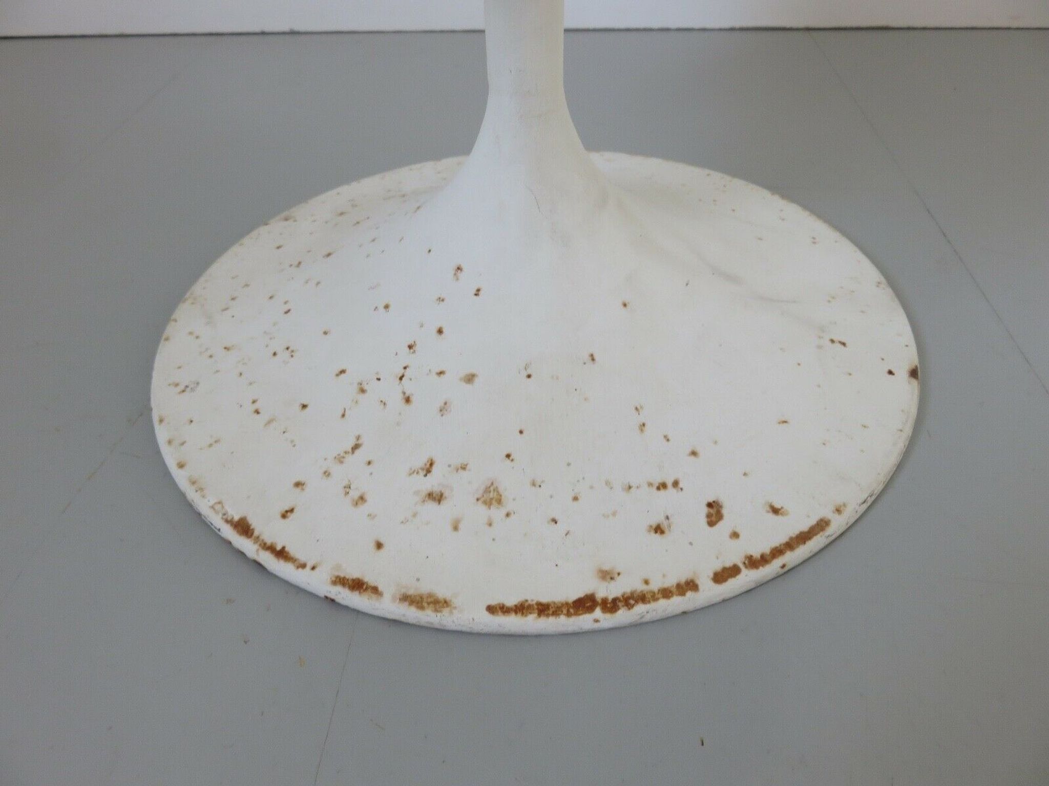 Enamelled tole paper basket, tulip foot 60 70