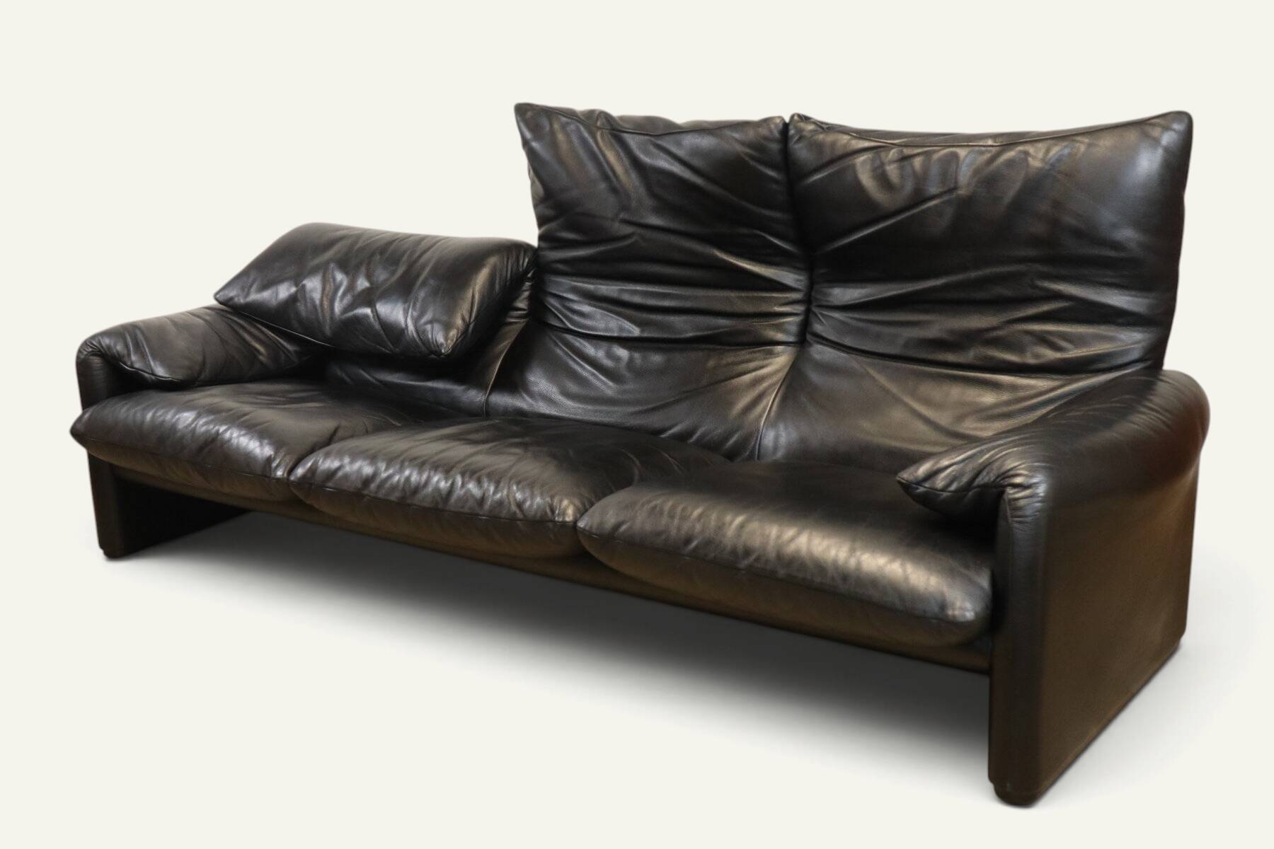 Maralunga 3-seater sofa in black leather by Vico Magistretti for Cassina