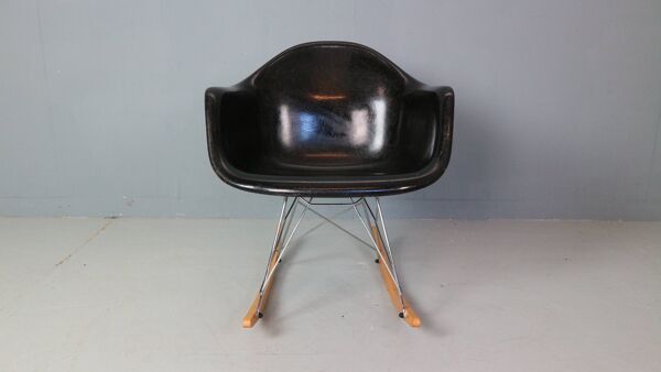 Fauteuil à bascule noir original « Rar » de Charles & Ray Eames, 1977
