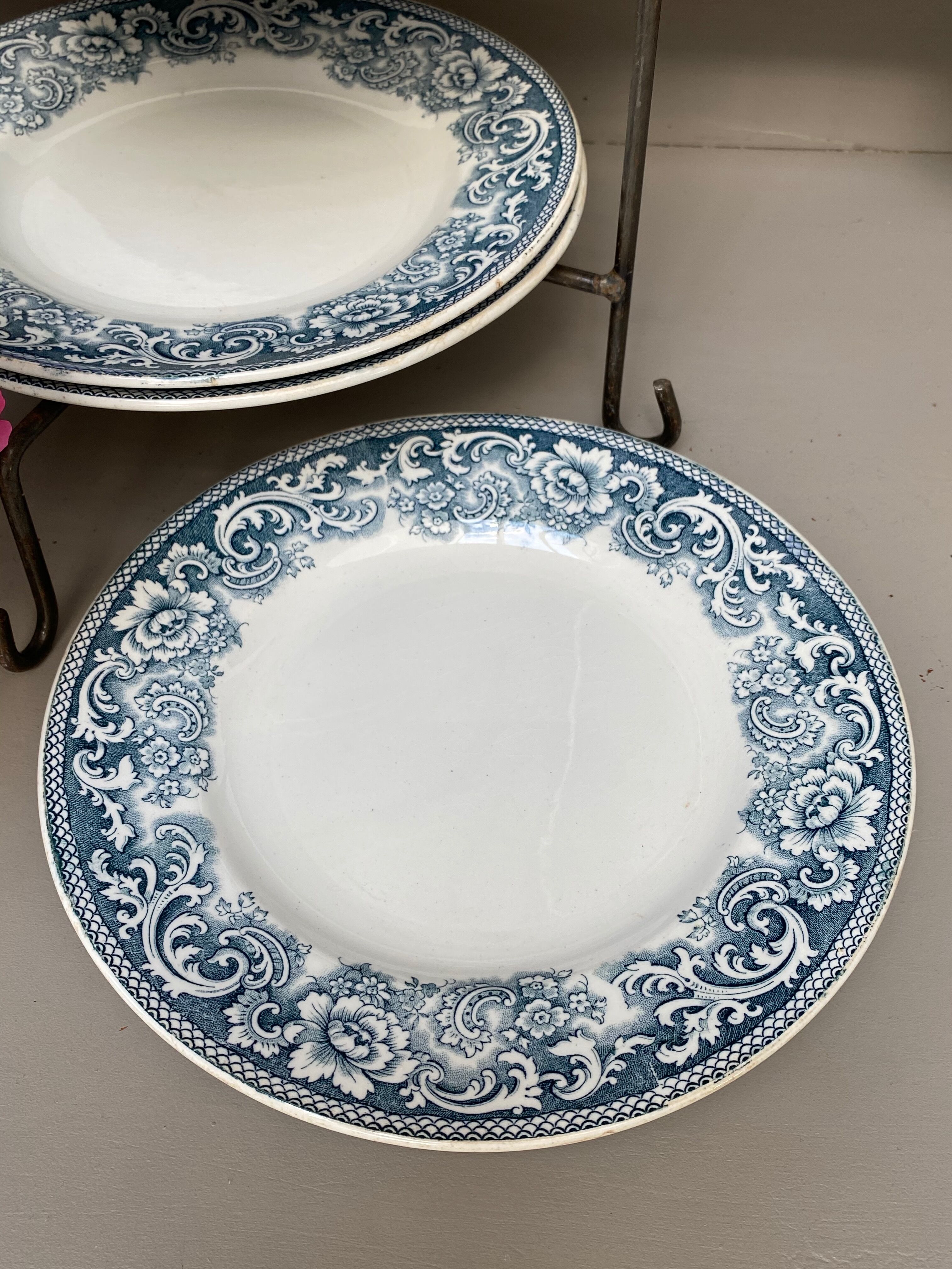 Flat plates Iron Earth, St Amand