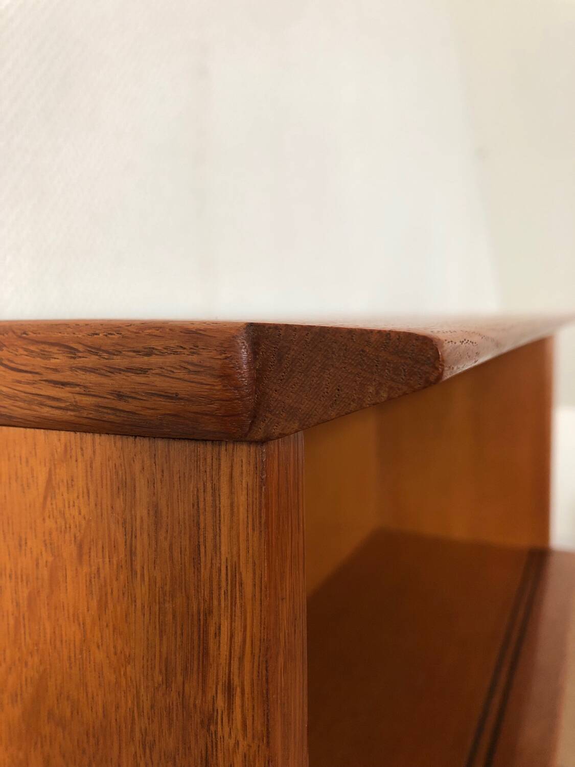 Shelf / display case