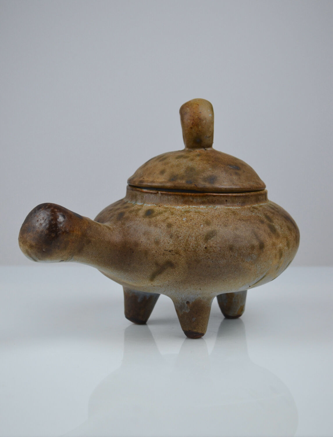 tripod ceramic with lid, signed Agnès Escala