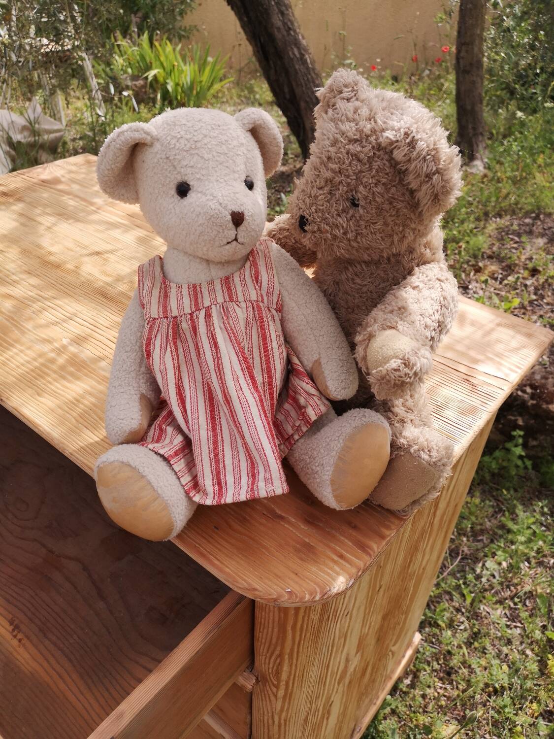 4-drawer pine chest of drawers