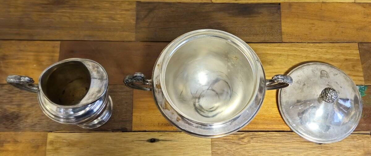 Service sucrier et pot à lait ancien en métal argenté – Style Empire / Louis XVI