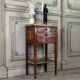 Table d’appoint ou chiffonnière Louis XVI en bois de plaquage, galerie de laiton, fin du XVIIIè