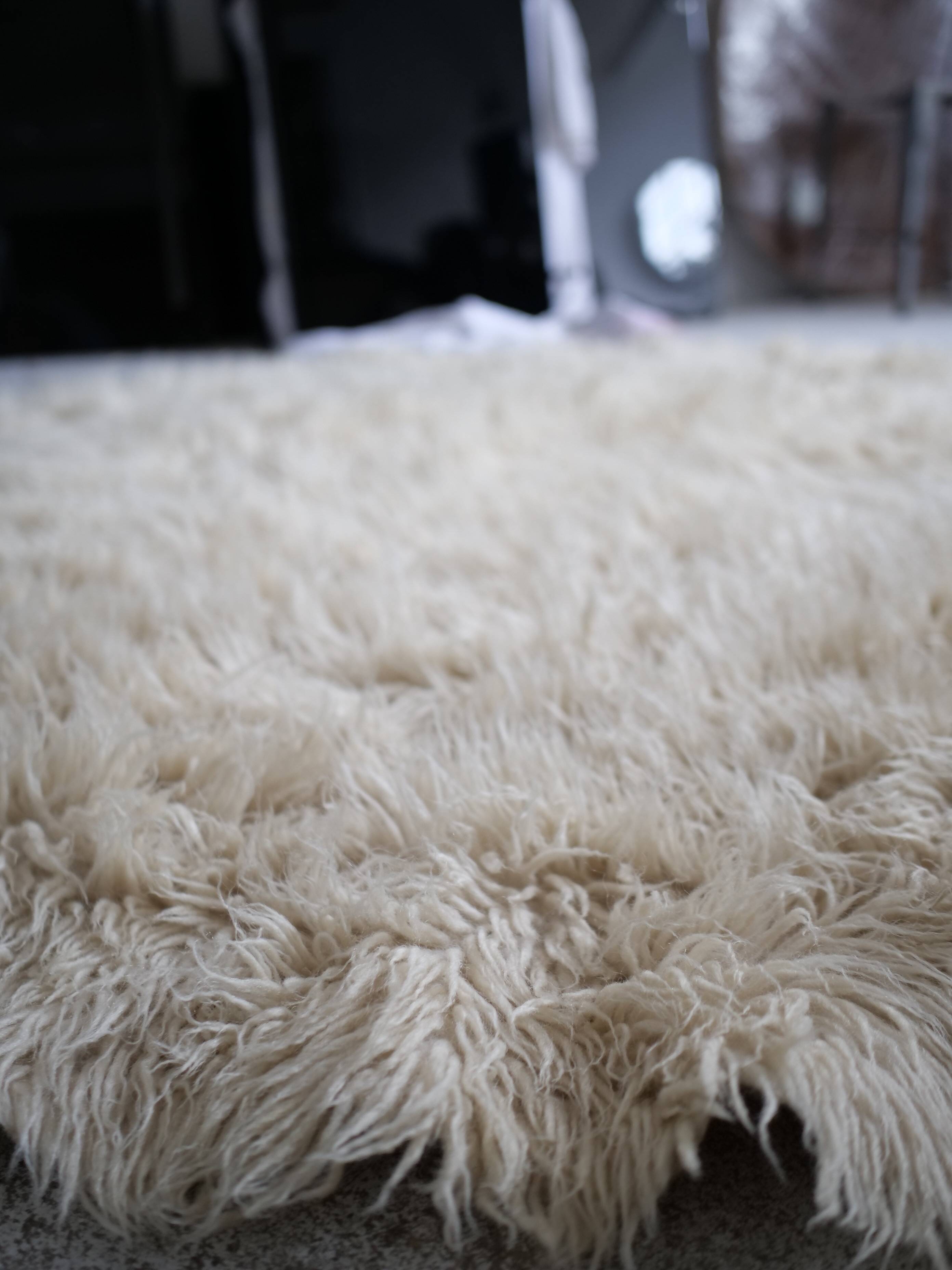 Vintage ecru natural wool round rug
