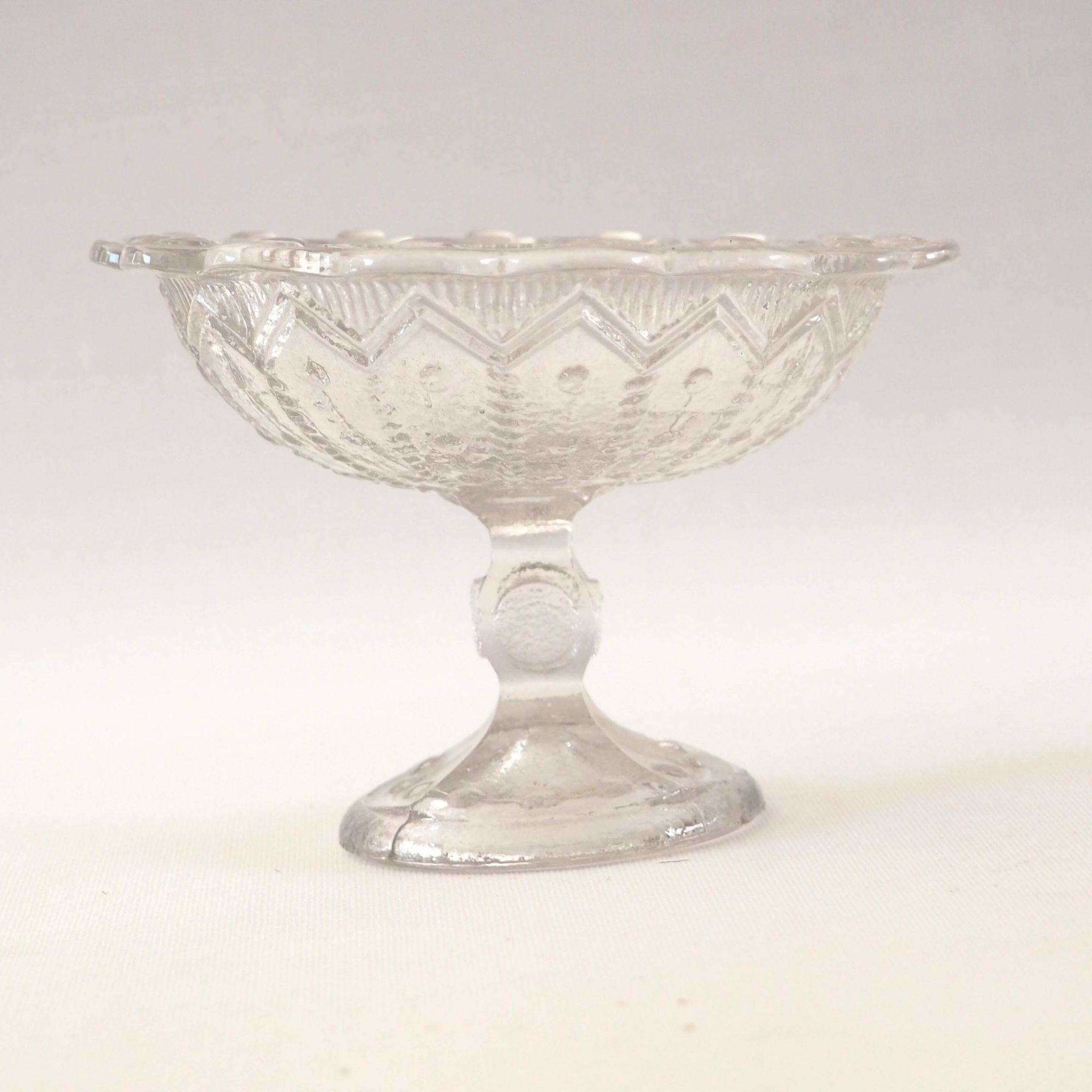 Coupe , mini compotier en verre ancien