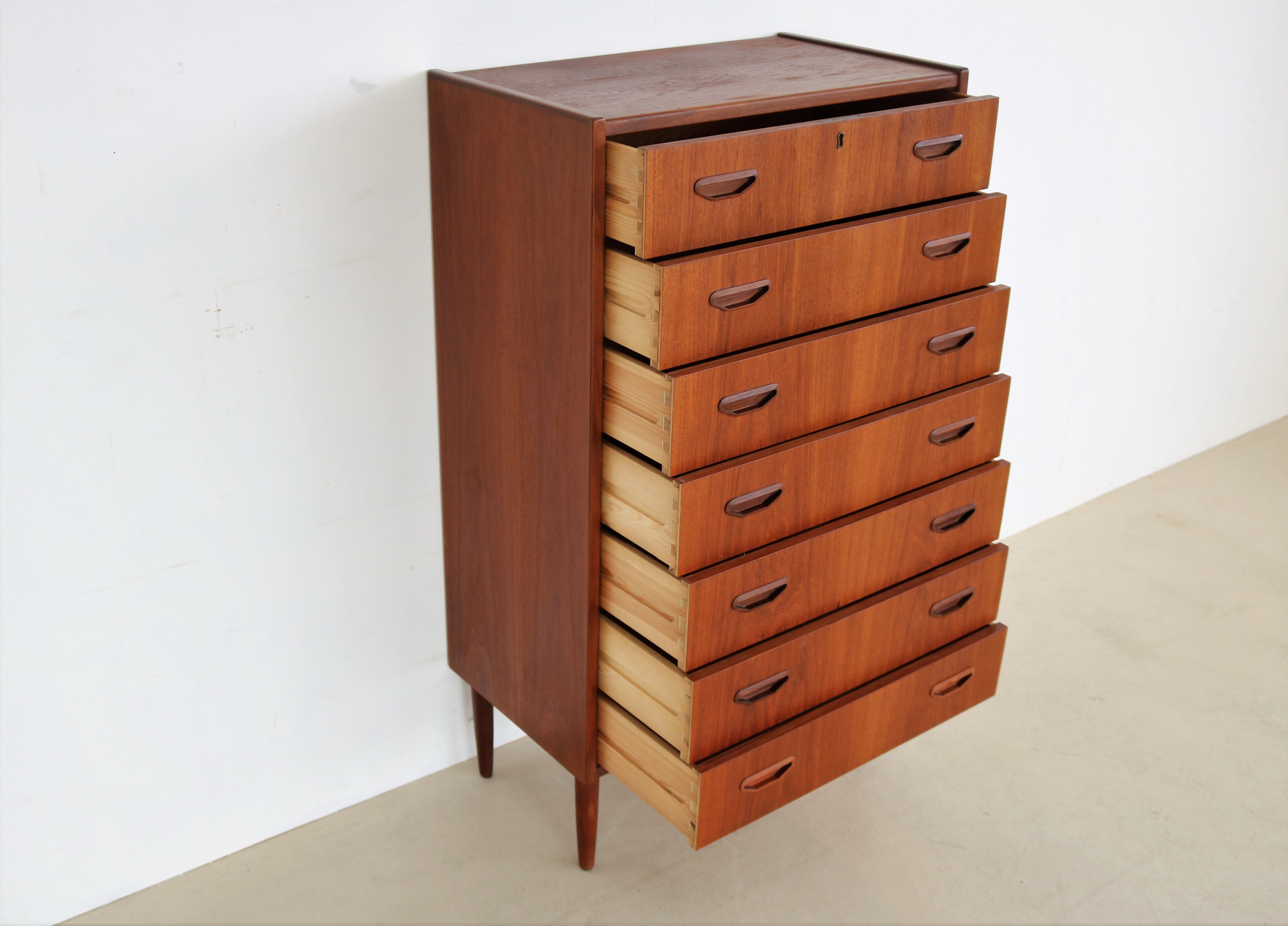 Vintage teak 'tallboy' chest of drawers