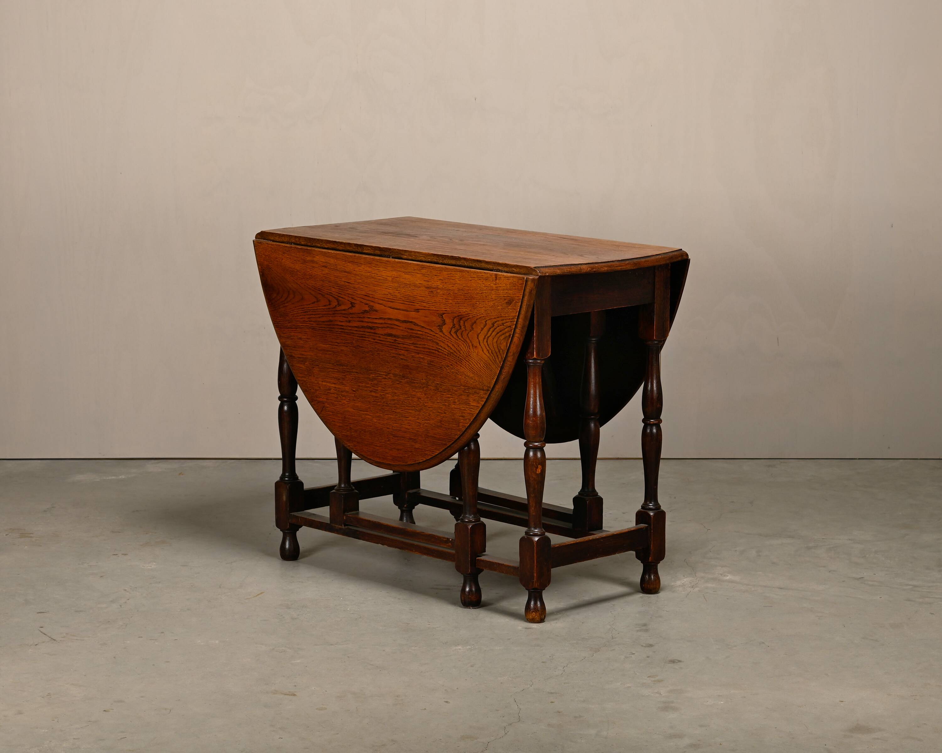 Antique English oval Gateleg Table in solid Oak, Late 19th Century