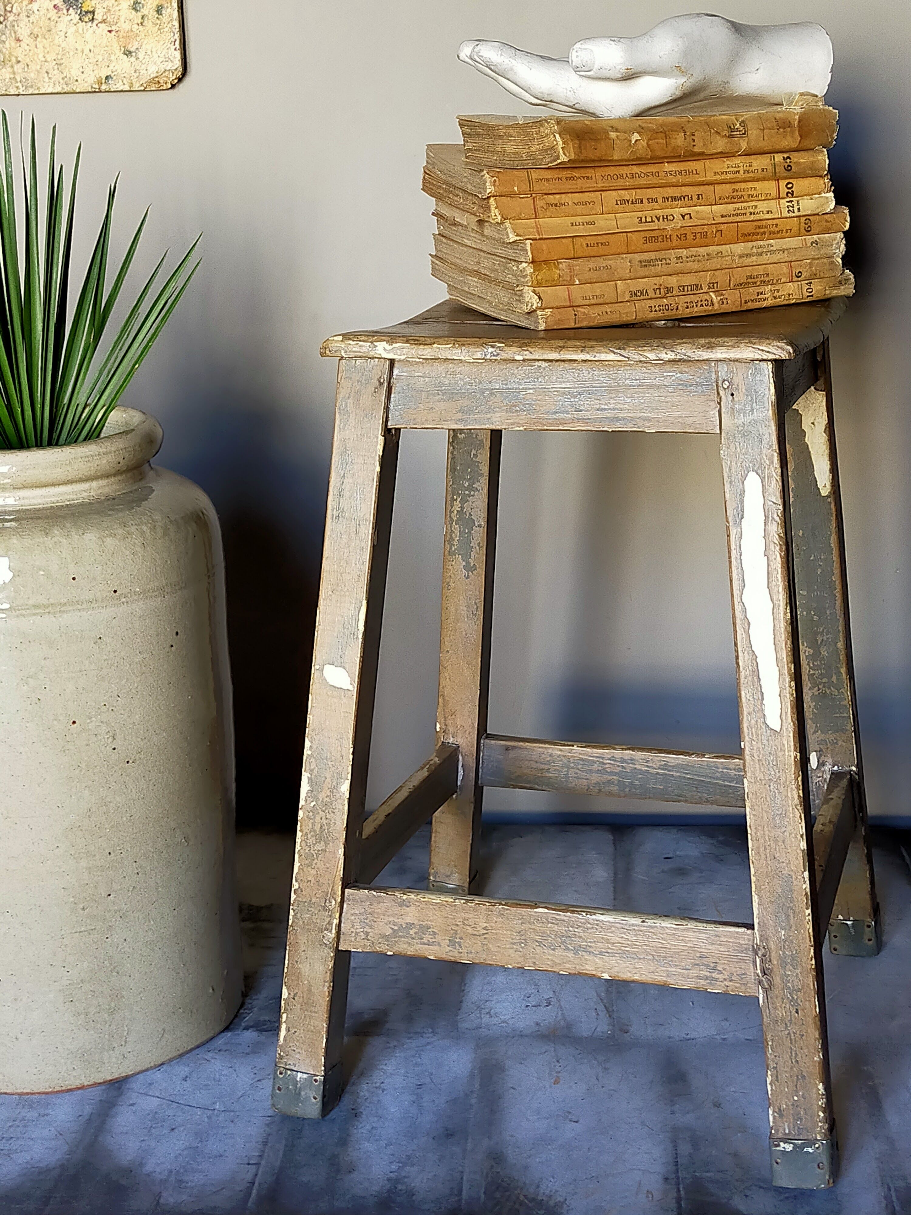 Tabouret d'atelier ancien à poignée