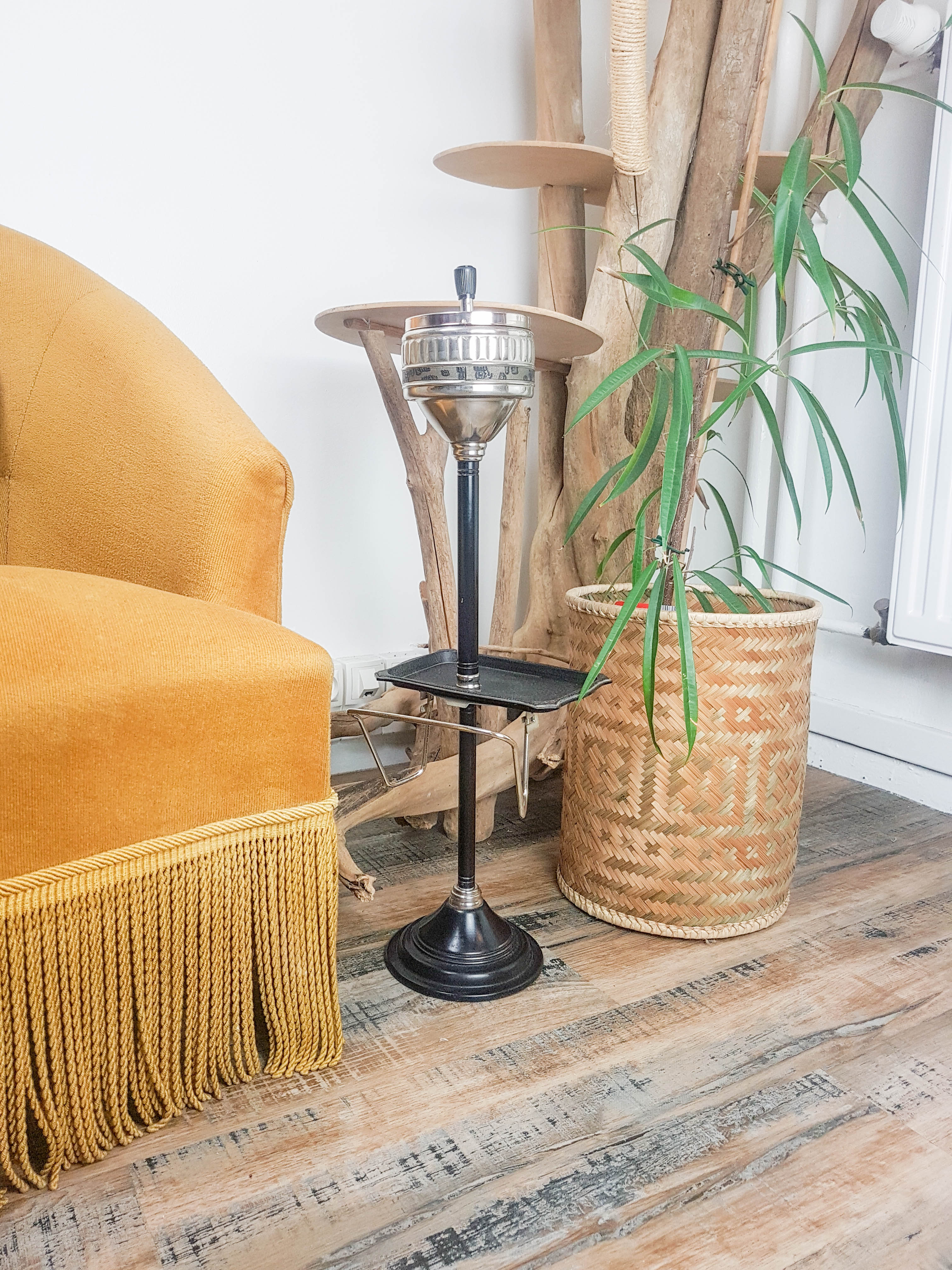 Cendrier sur pied vintage avec tablette et porte revue années 50
