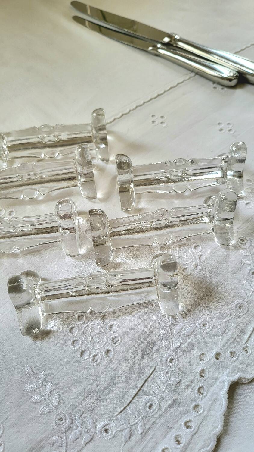 Glass knife holder