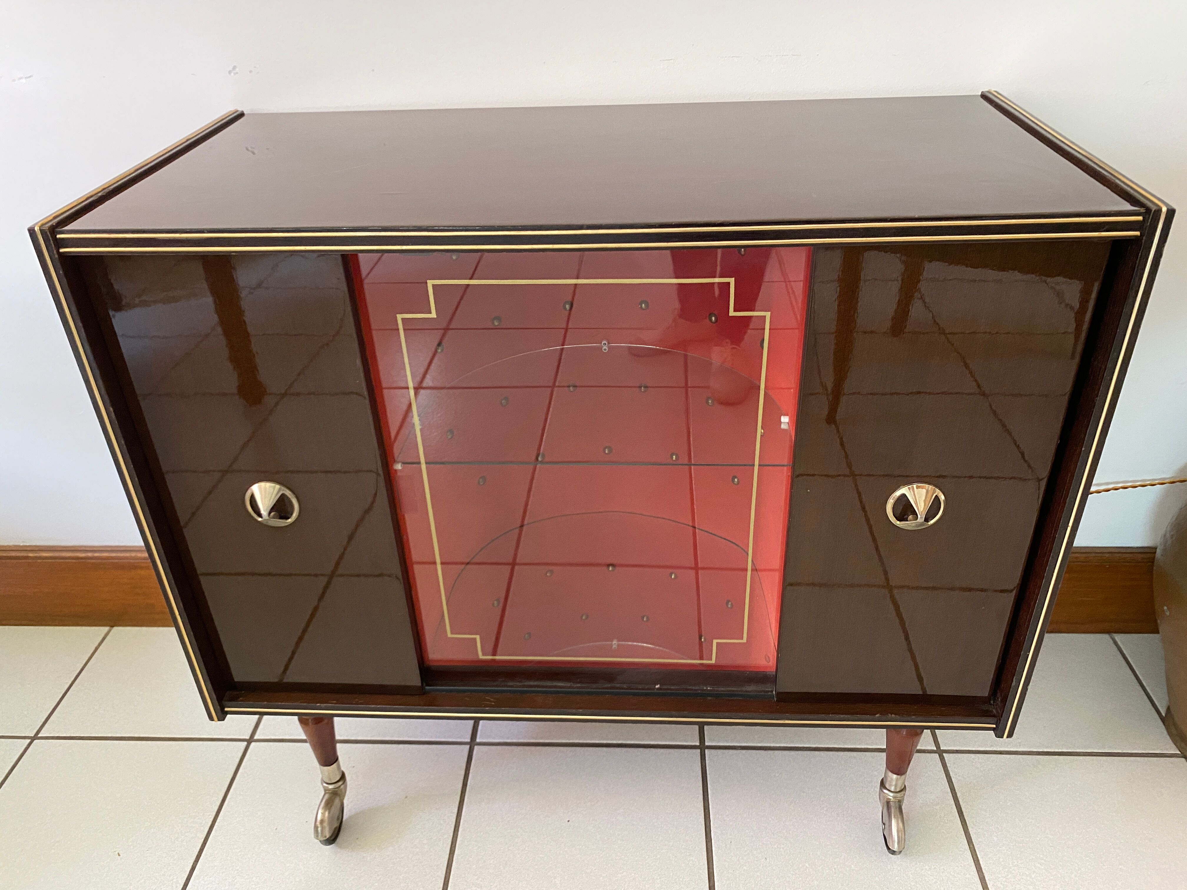 Illuminated window bar