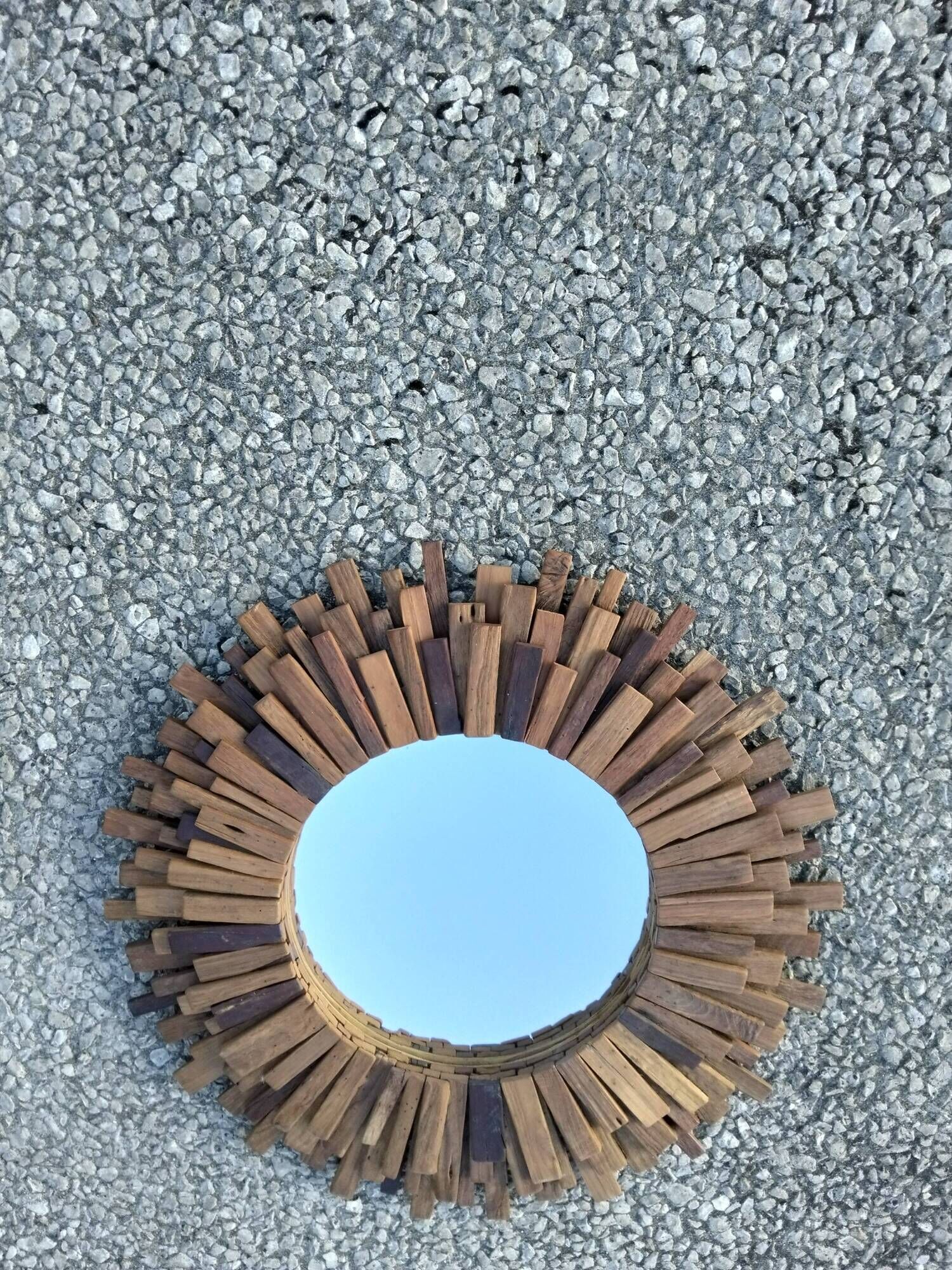 Round mirror