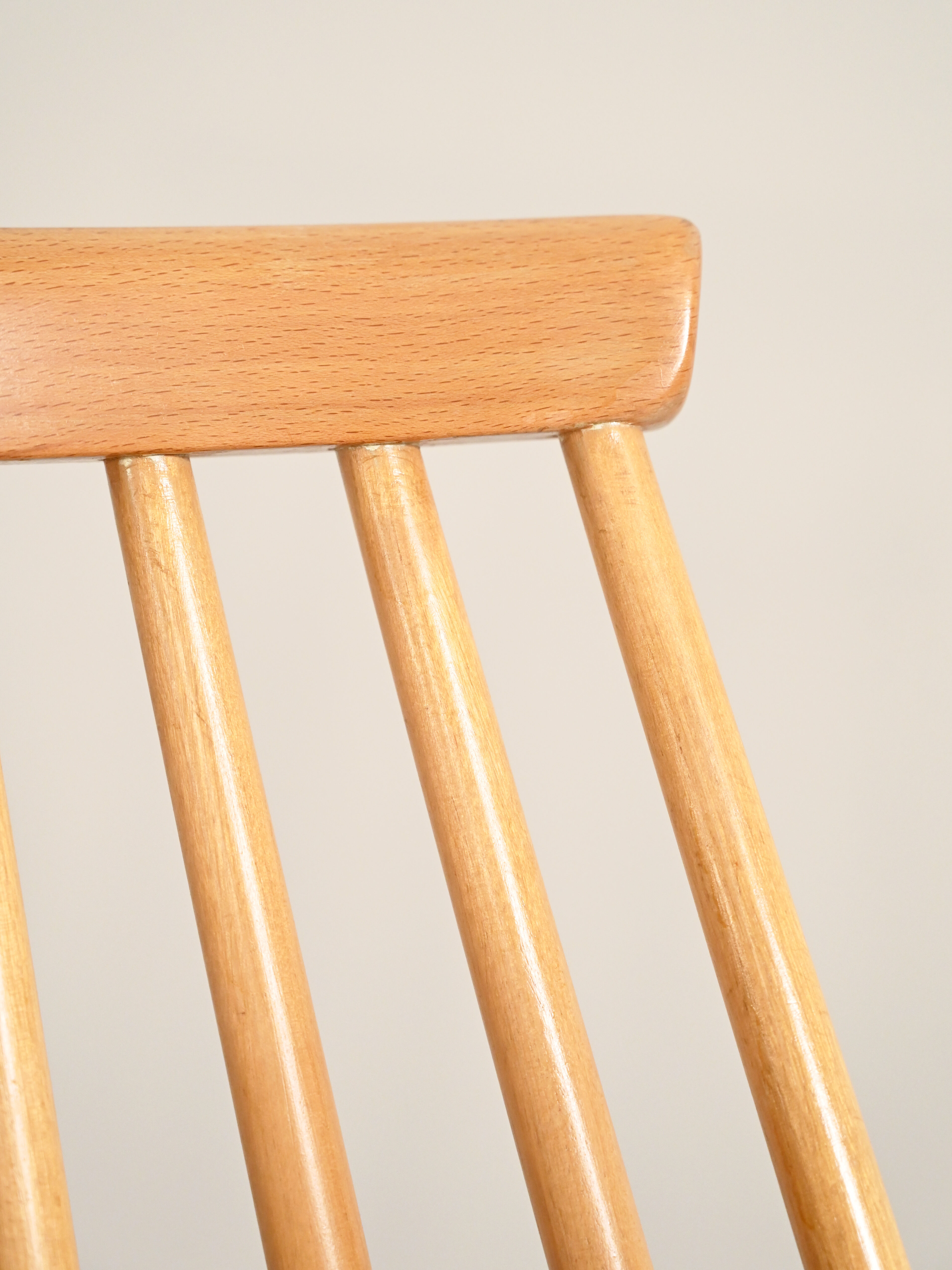 Chaises Mademoiselle d'Ilmari Tapiovaara