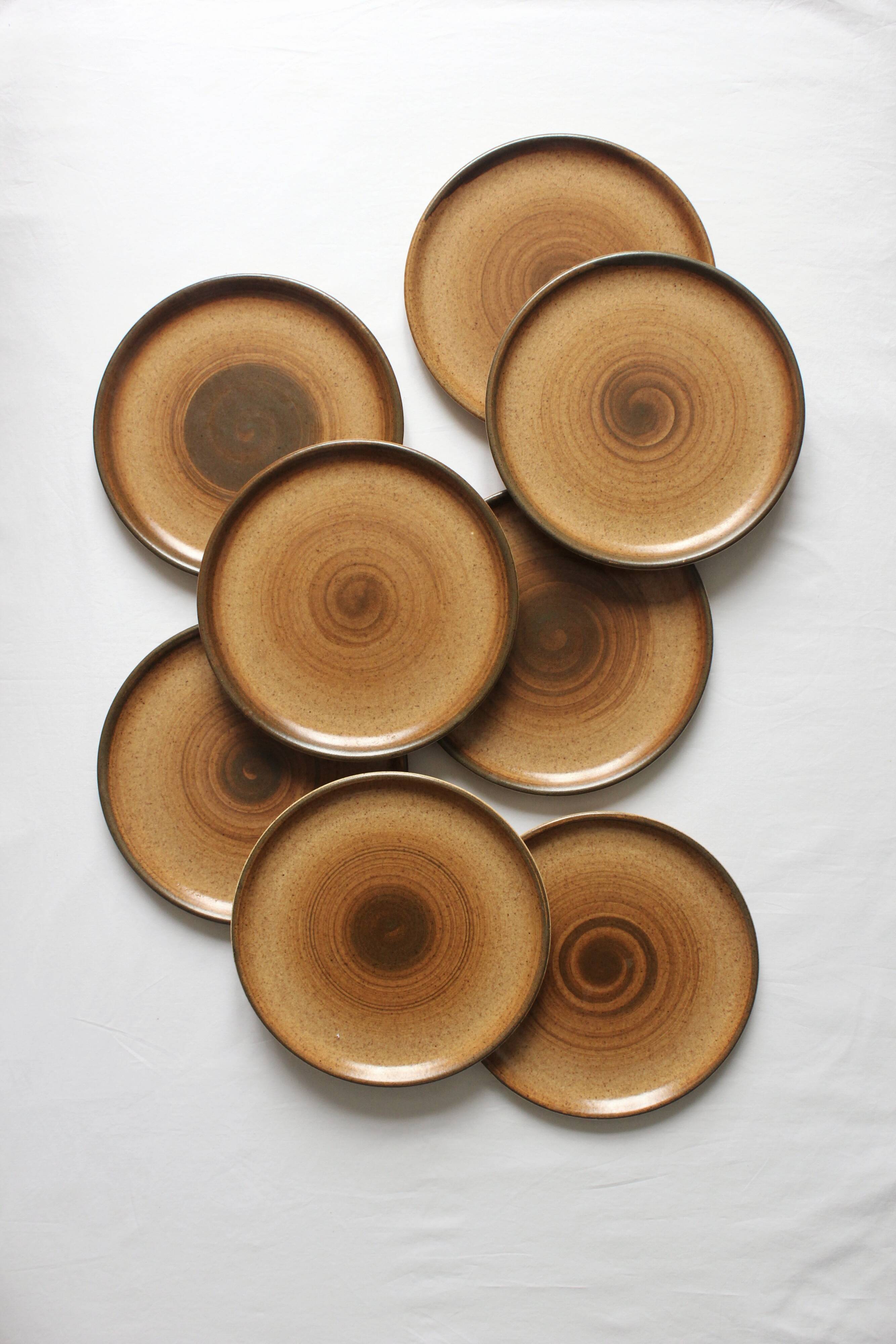 8 vintage flat plates in Longchamp sandstone