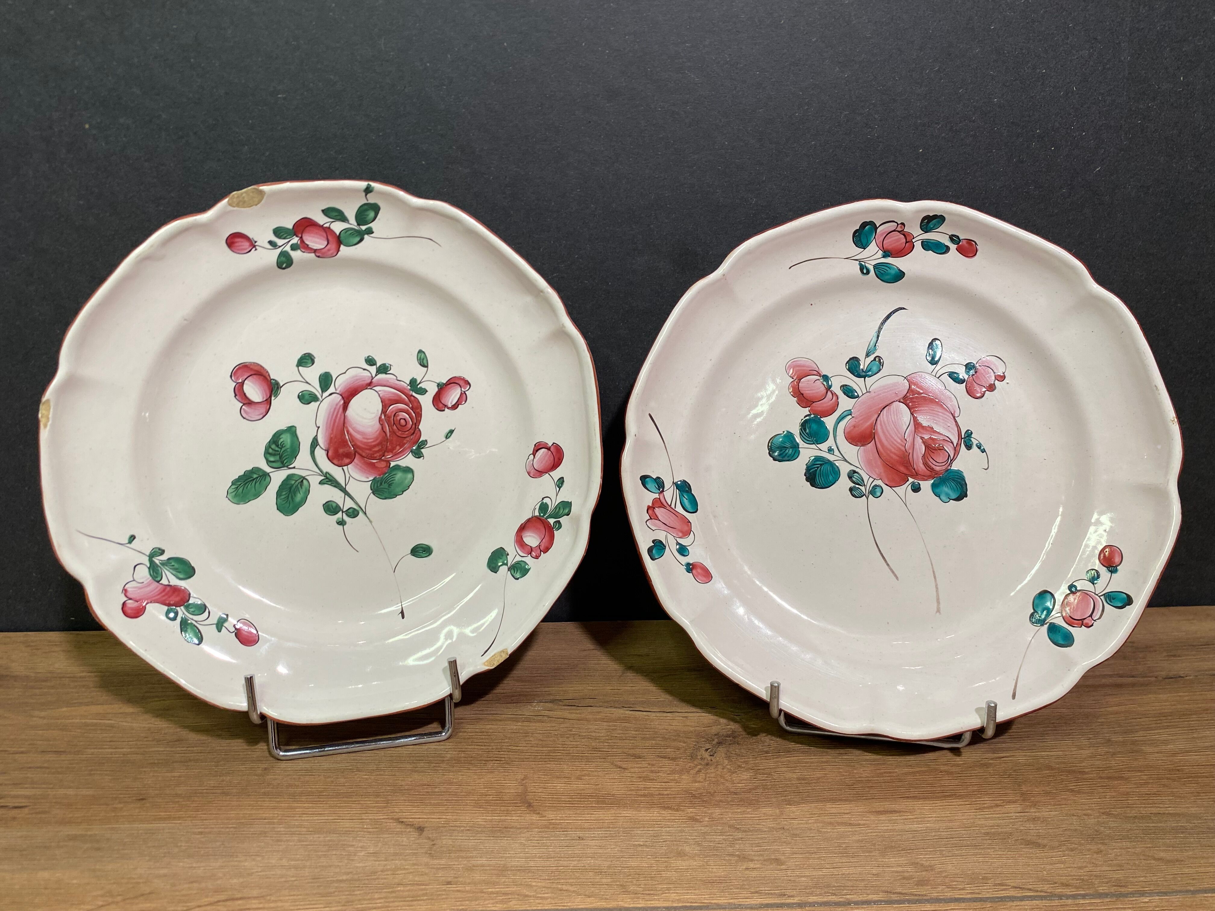 Pair of earthenware plates from the East nineteenth with floral decoration