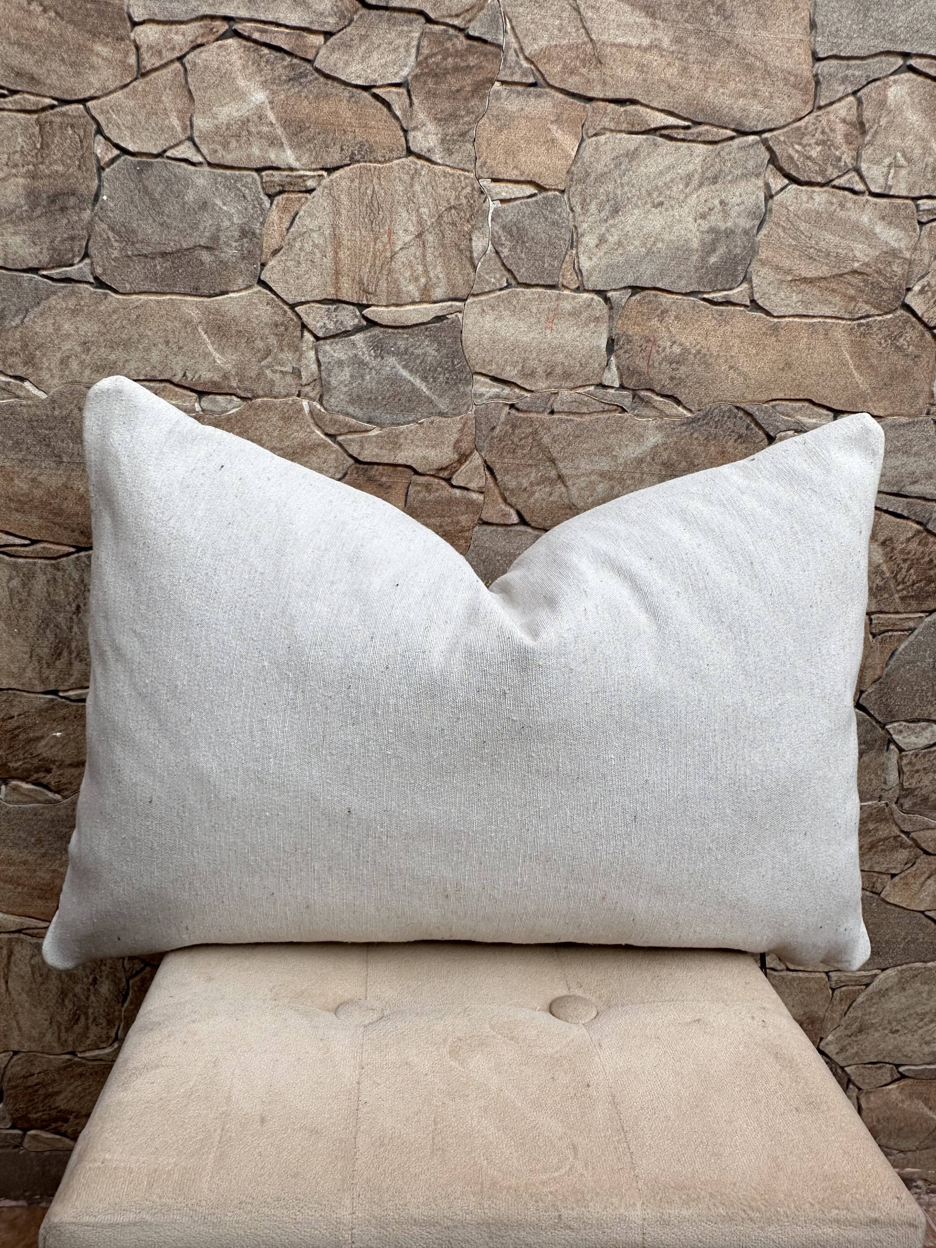 Magnifique coussin Kilim berbère vintage du Maroc