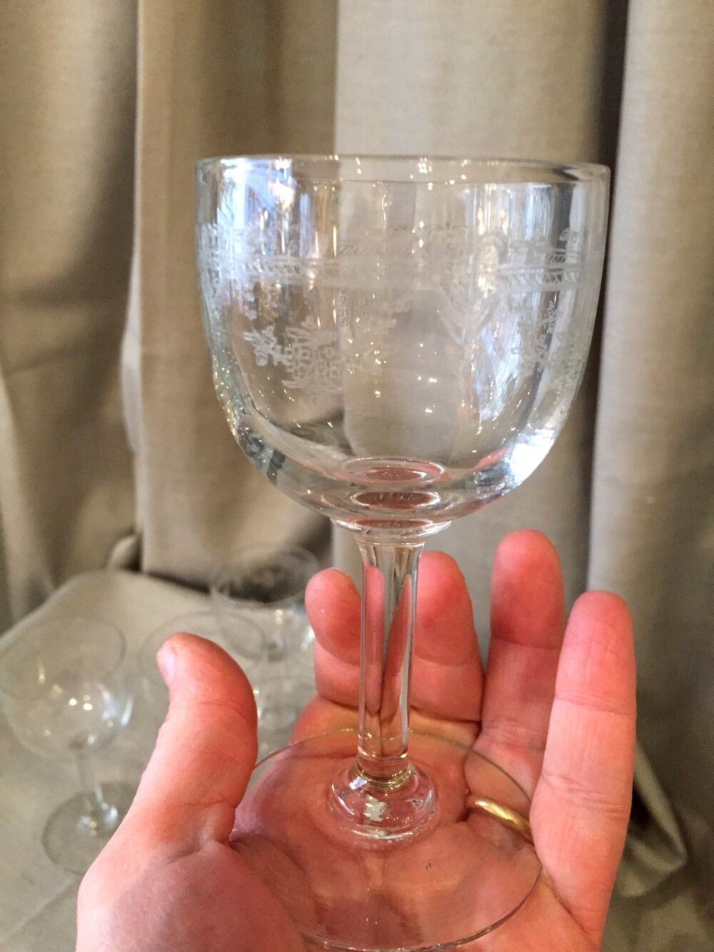 6 glasses on foot for cooked wine or port in glass with a pretty frieze