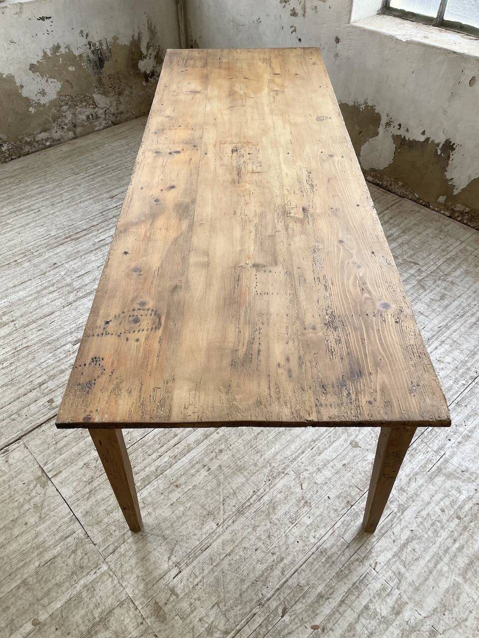 Farmhouse table with spindle legs in oak and pine, 2.5m
