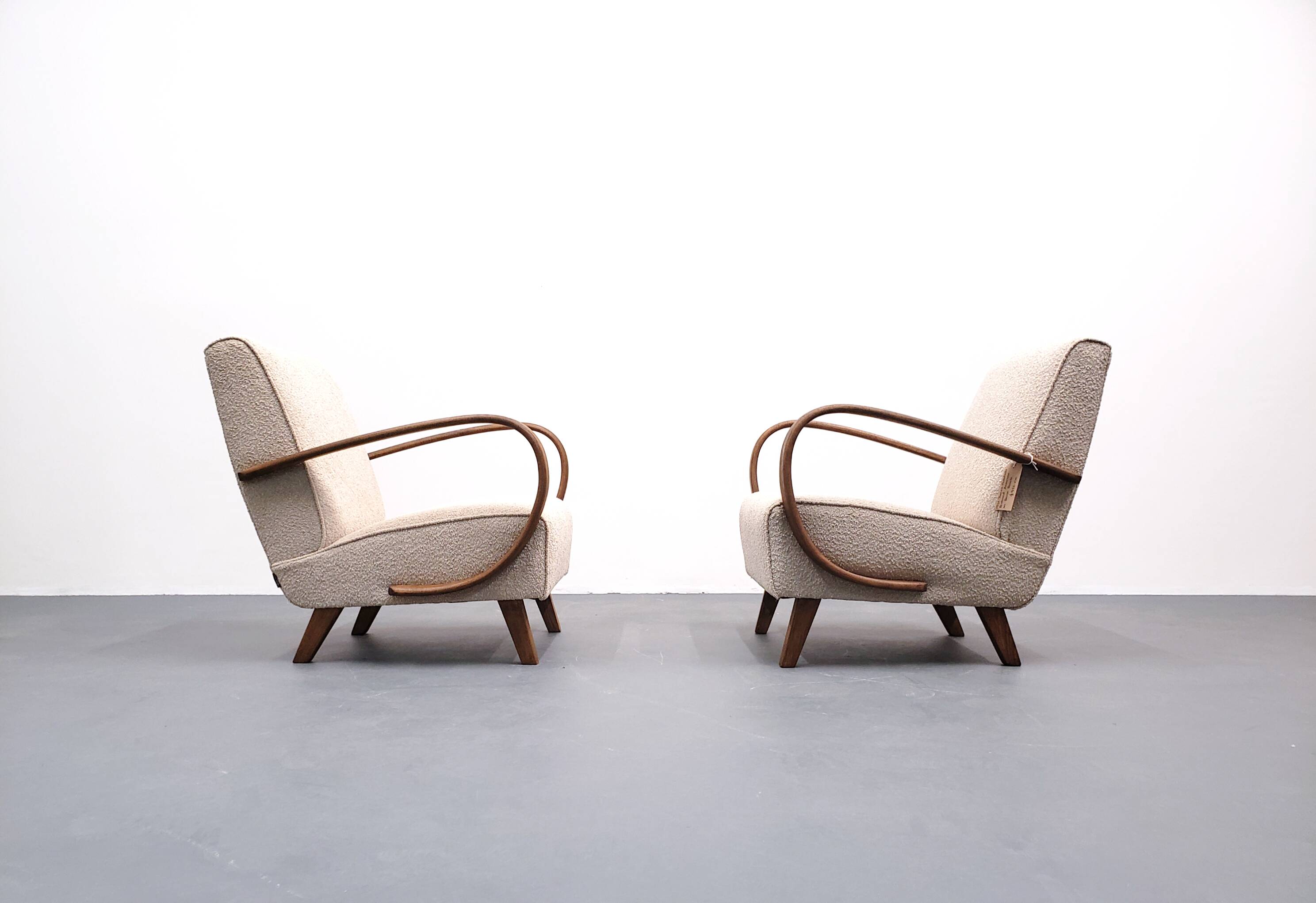 1930 Jindrich Halabala Bentwood Armchair in Beige Buckle