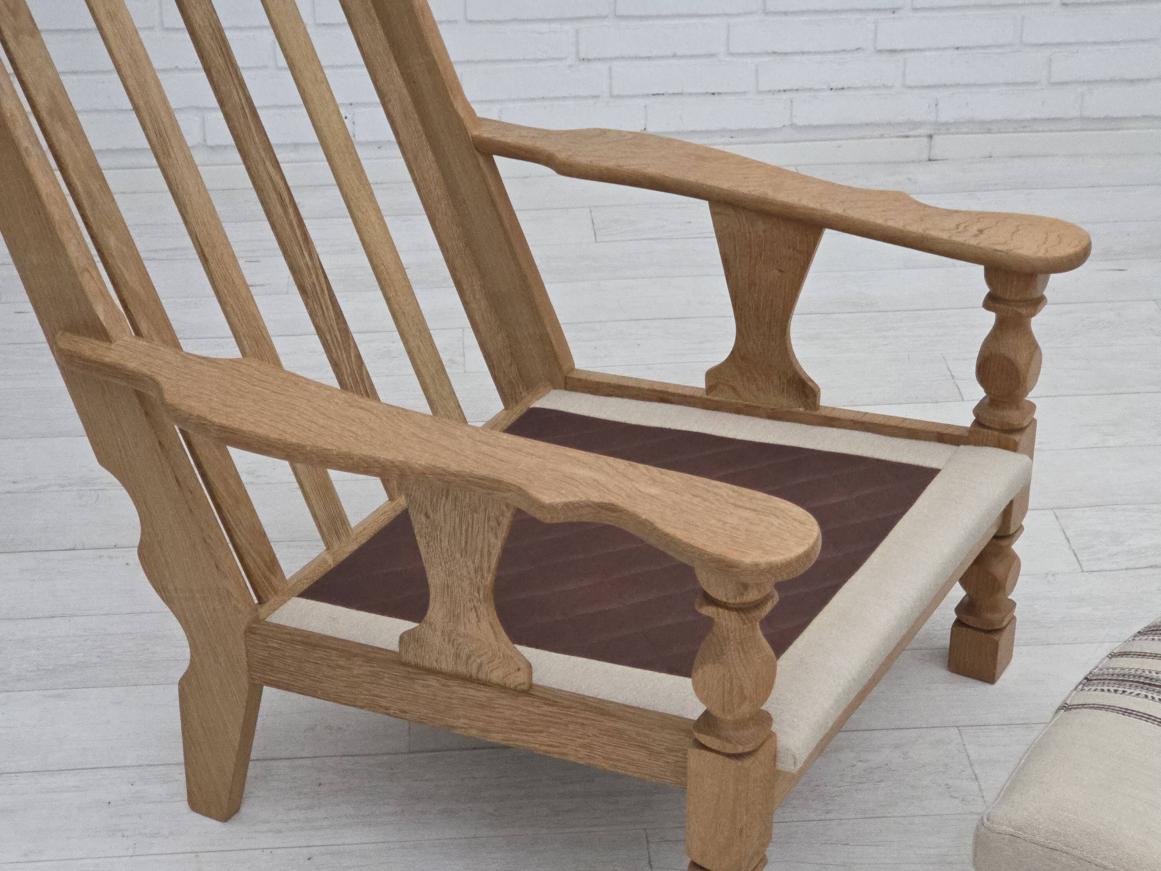 Années 1970, fauteuil danois, laine d'ameublement, bois de chêne massif.