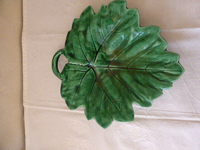 Set of 3 dishes in the shape of a ceramic leaf 1960