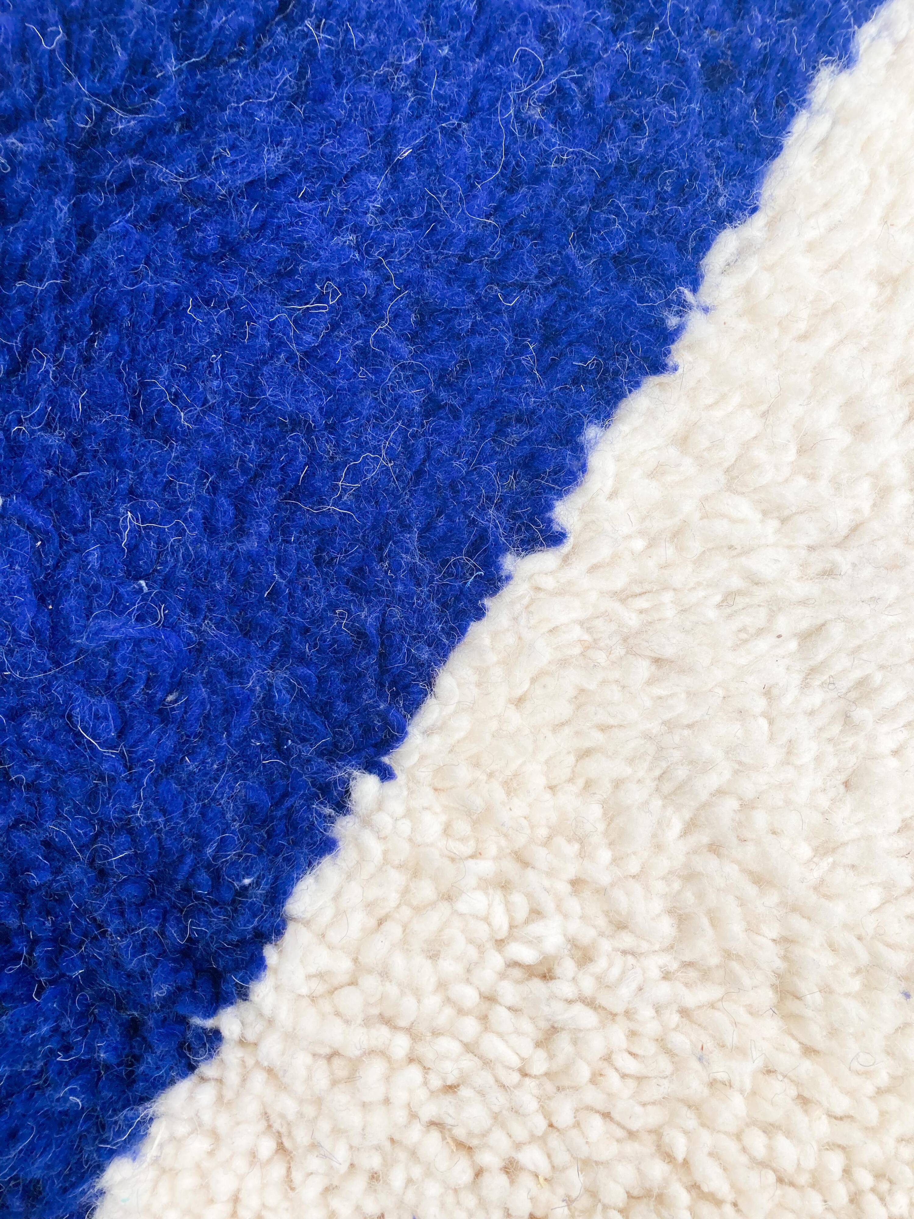 Beni Ouarain Moroccan Berber rug with majorelle blue line 2.45x1.52m