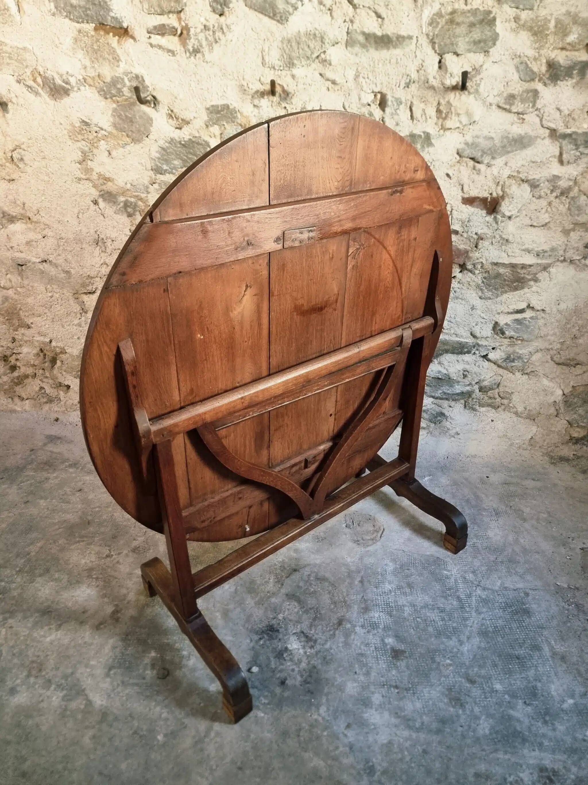 Antique French oak wine table – Loire region – Tilting top – 107 cm diameter