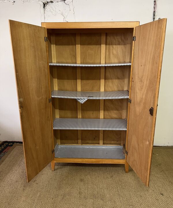 Armoire parisienne