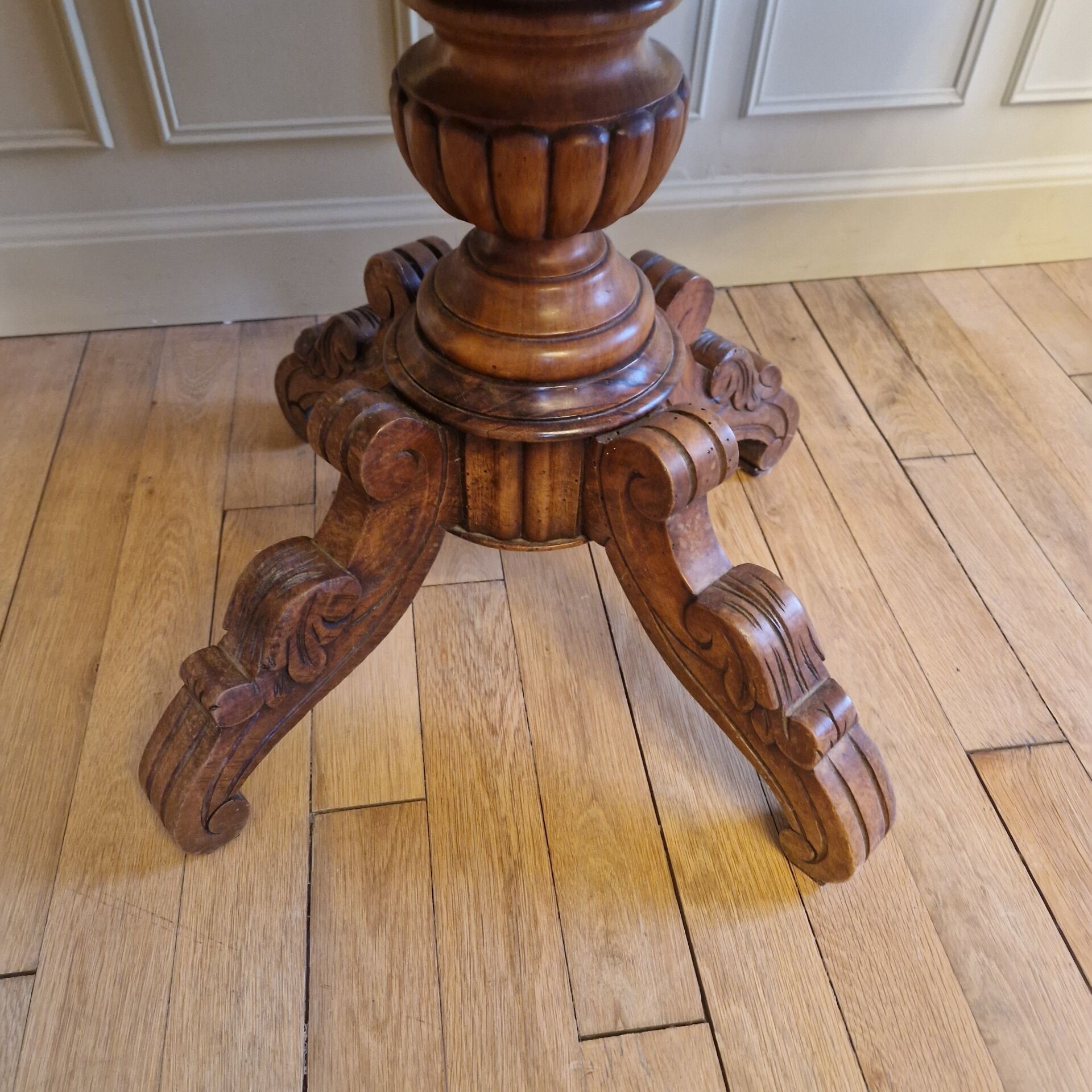 Violin table