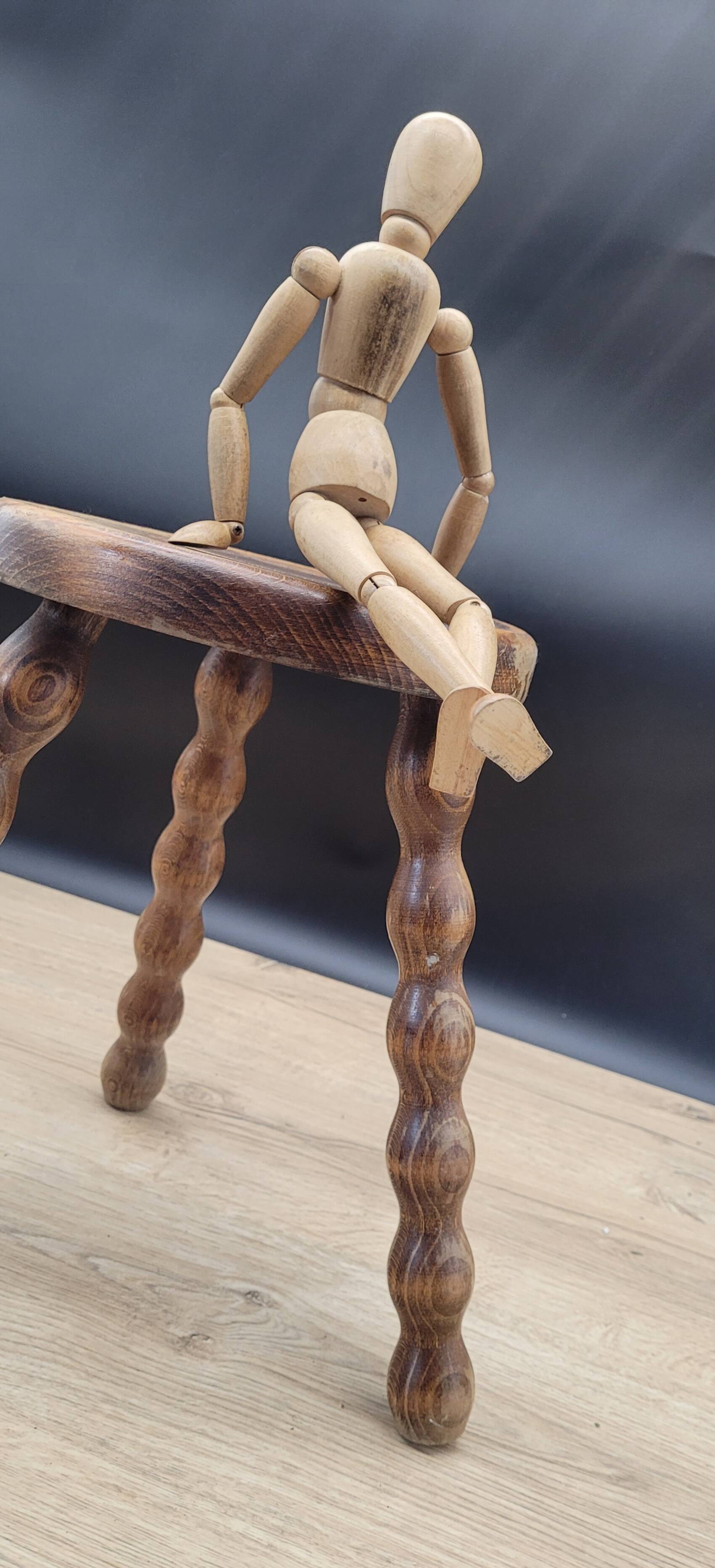 Tabouret tripode pieds boules