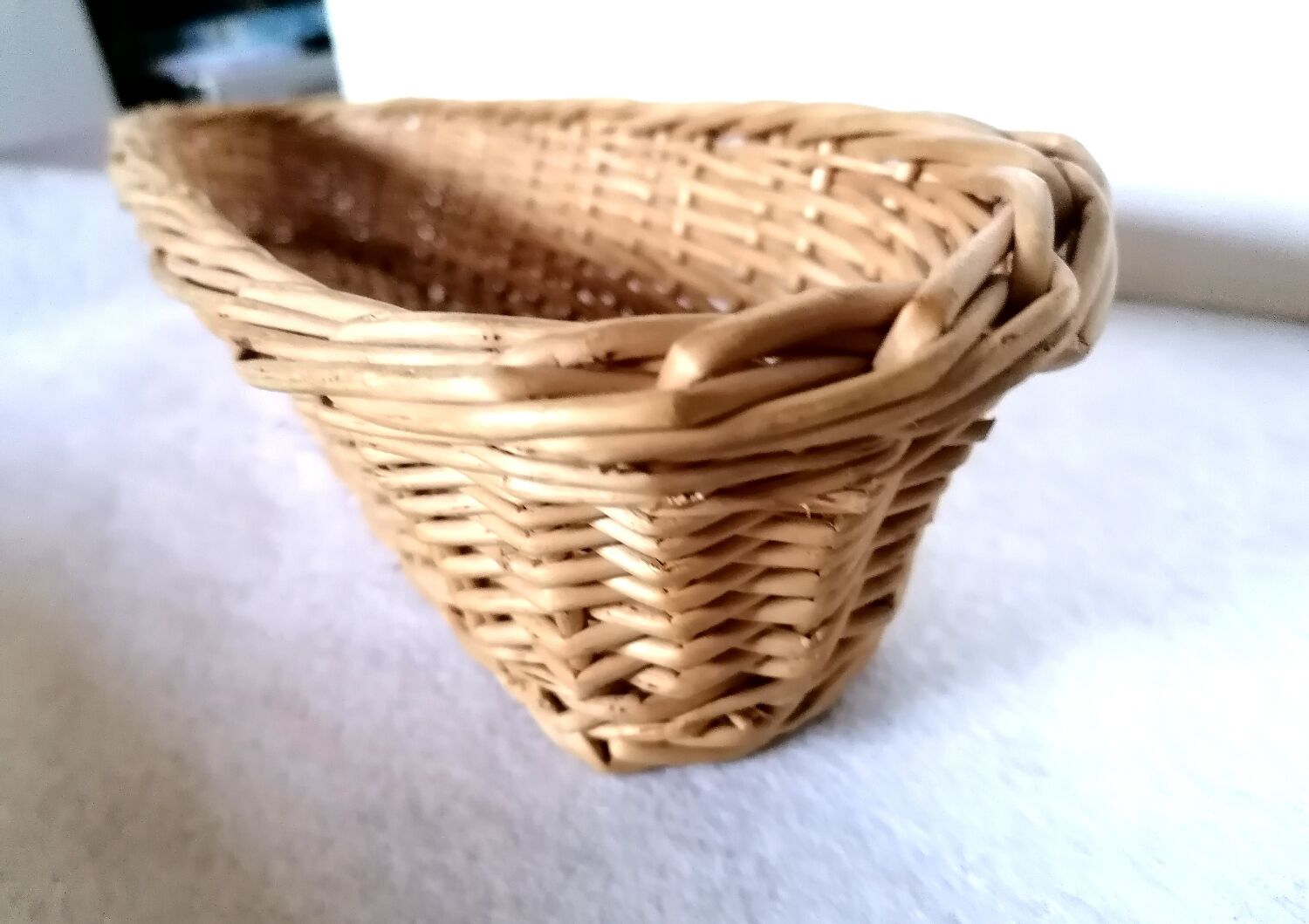 Braided wicker banneton bread basket
