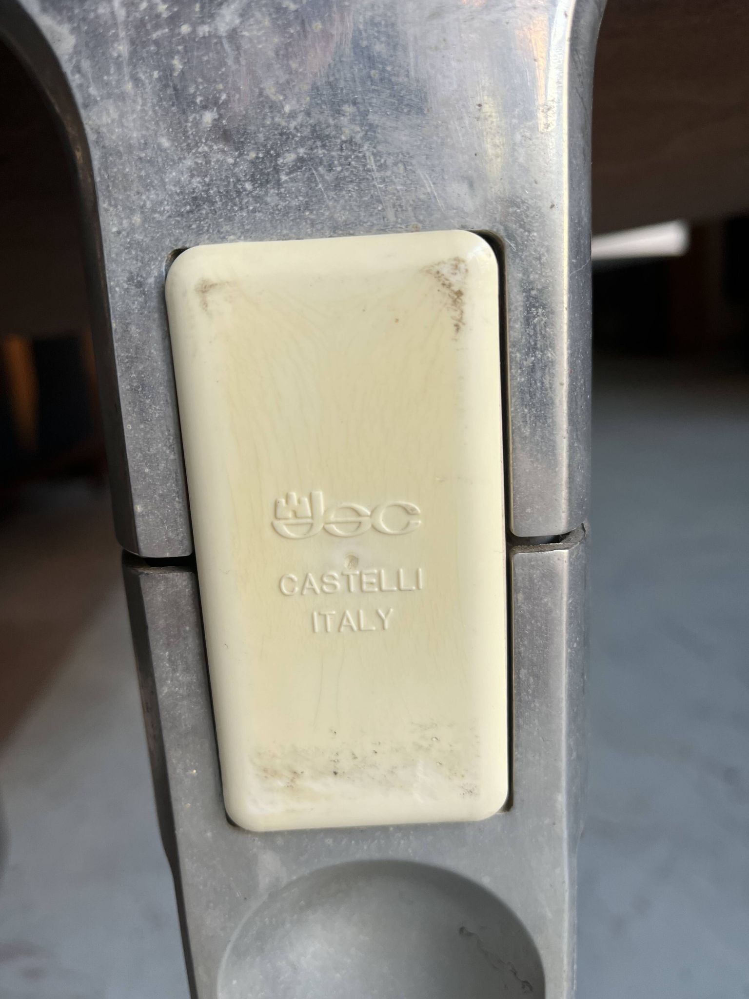 Waiting room bench, with 2 seats and a shelf, signed Castelli