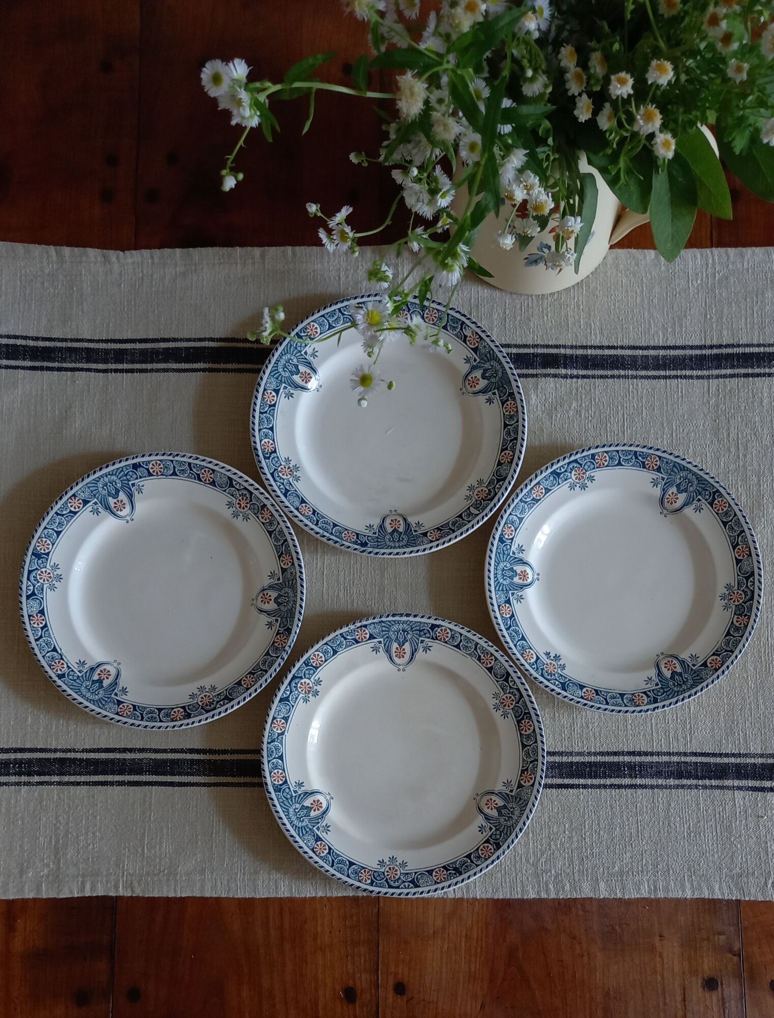 4 assiettes anciennes terre de fer longwy modèle « londres »