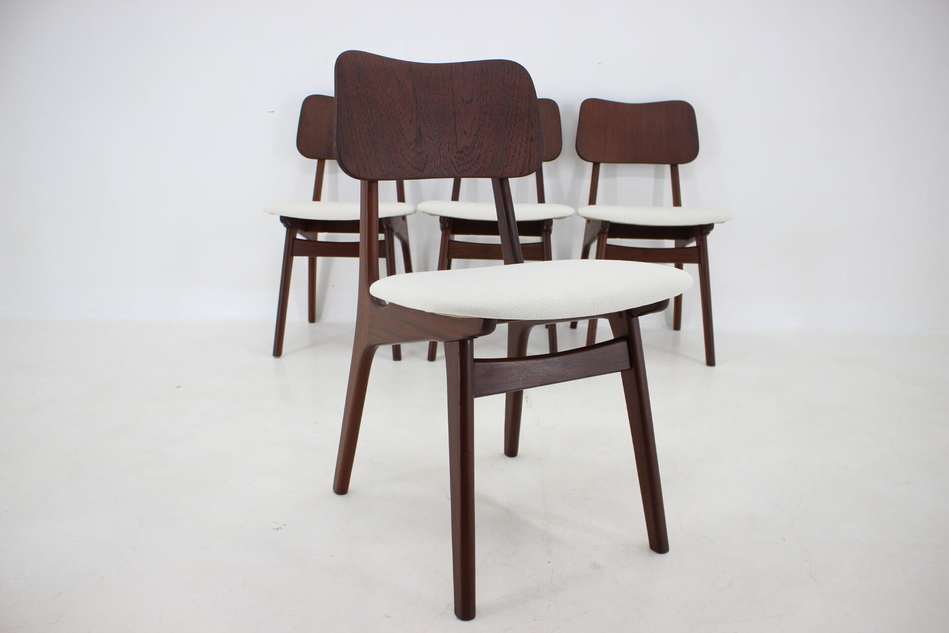 1960s Ib Kofod-Larsen Set Of 4 teak Dining Chairs Model 74 Denmark