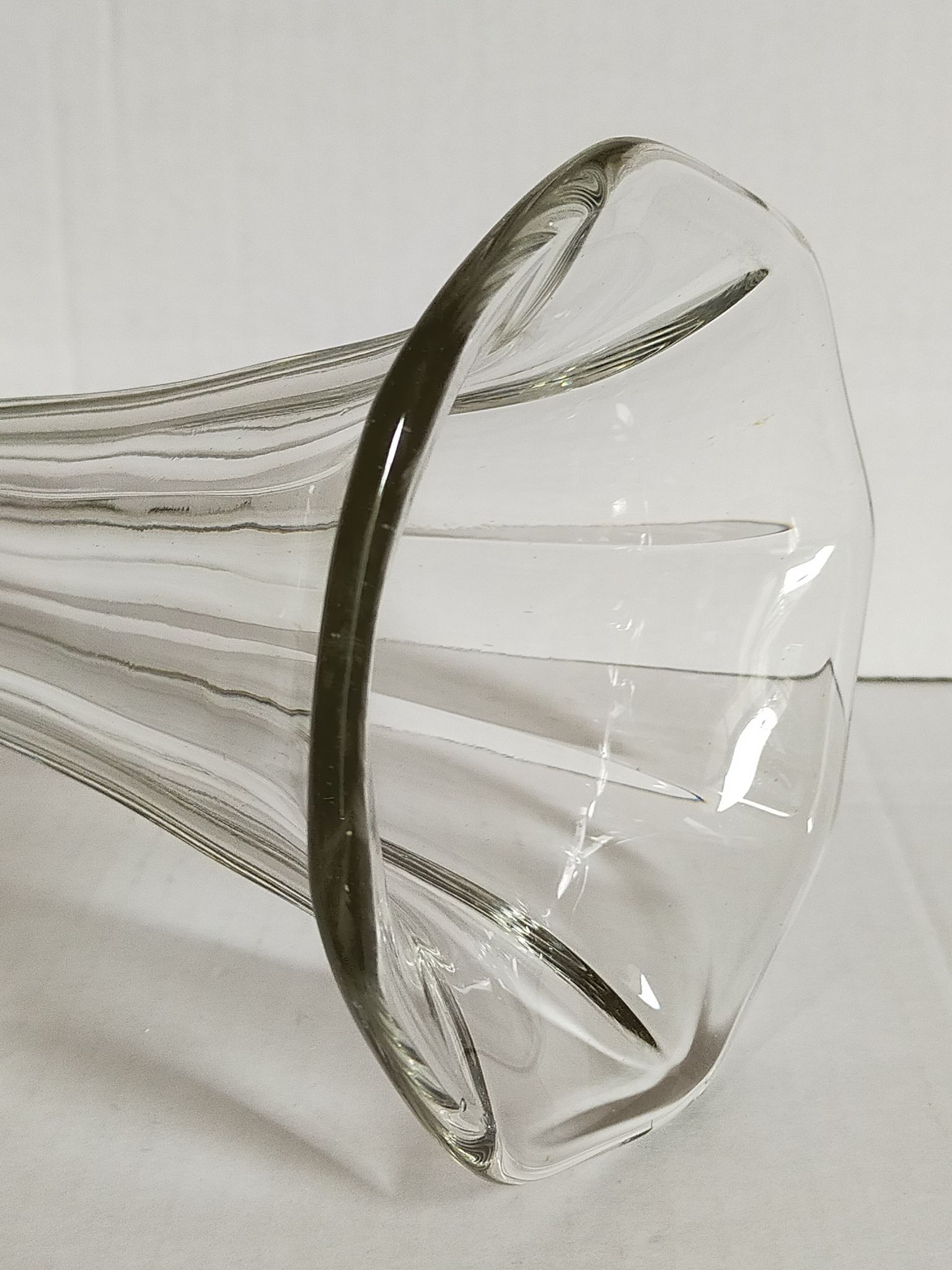 Art-Deco high foot vase in molded crystal early twentieth century