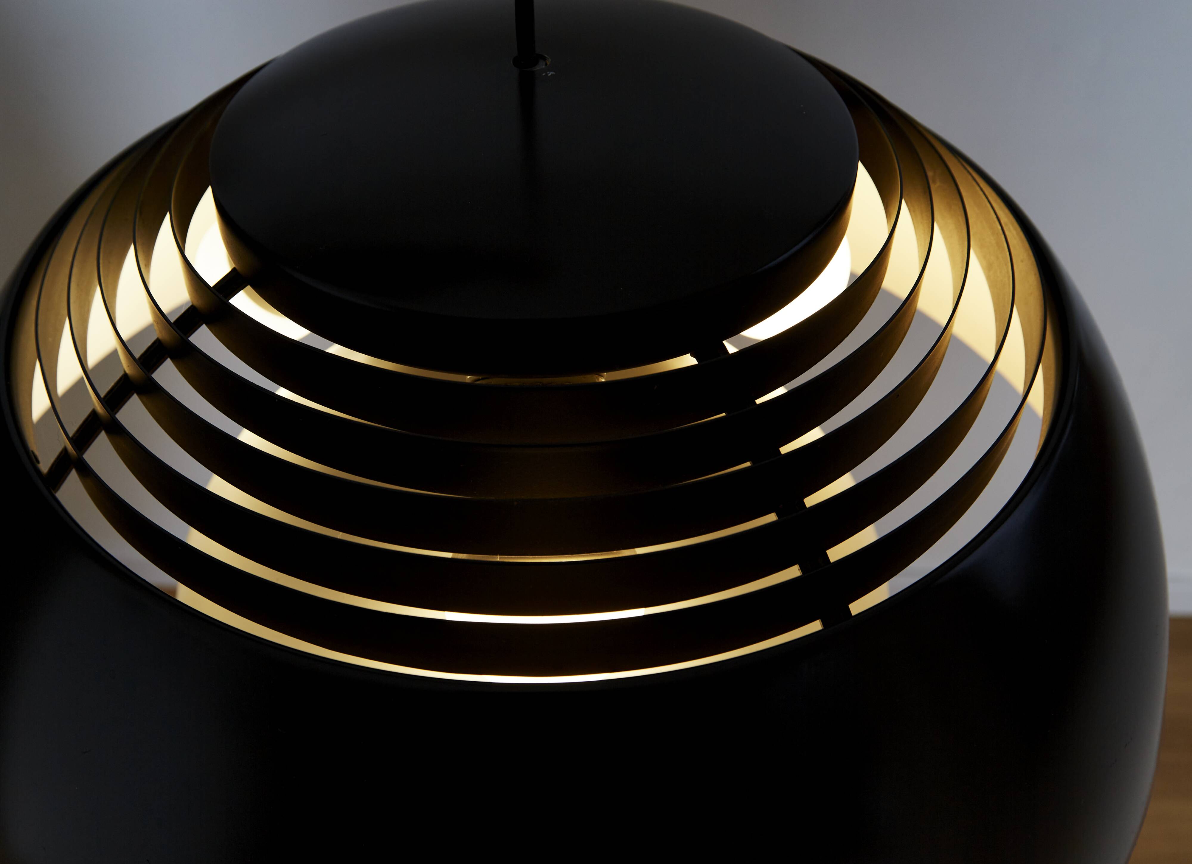 Suspension AJ Royal 50 Arne Jacobsen pour Louis Poulsen