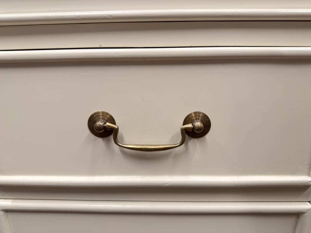 Bureau Chesterfield classique crème anglais