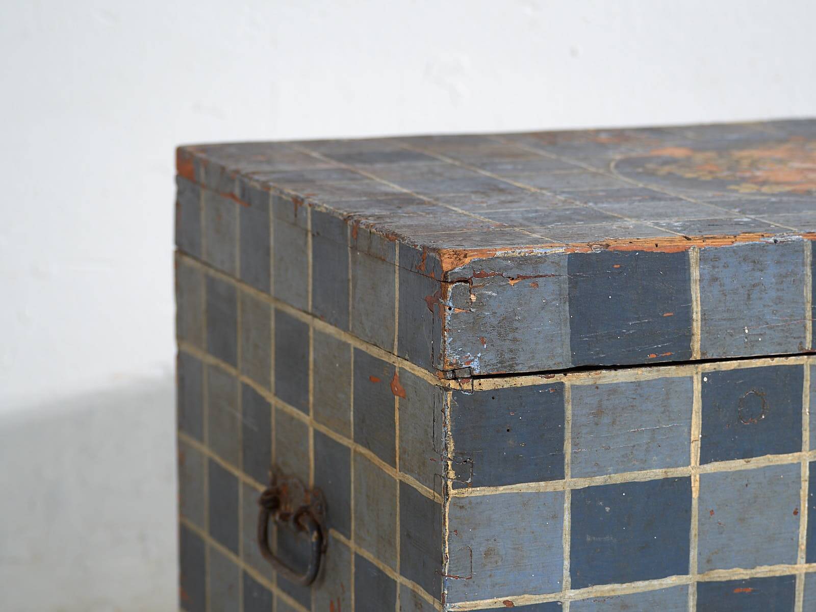 Antique painted trunk with geometric decoration (c.1920) #8