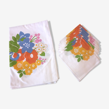 Floral tablecloth and its 8 vintage towels