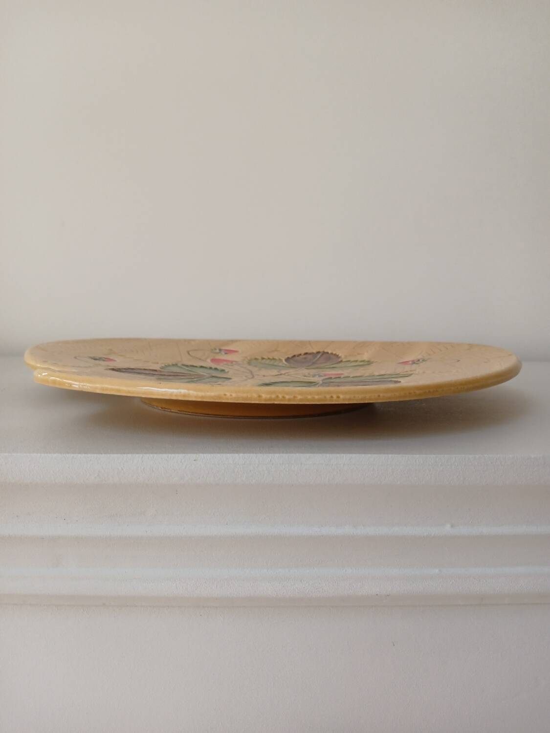 Strawberry pattern slip dish