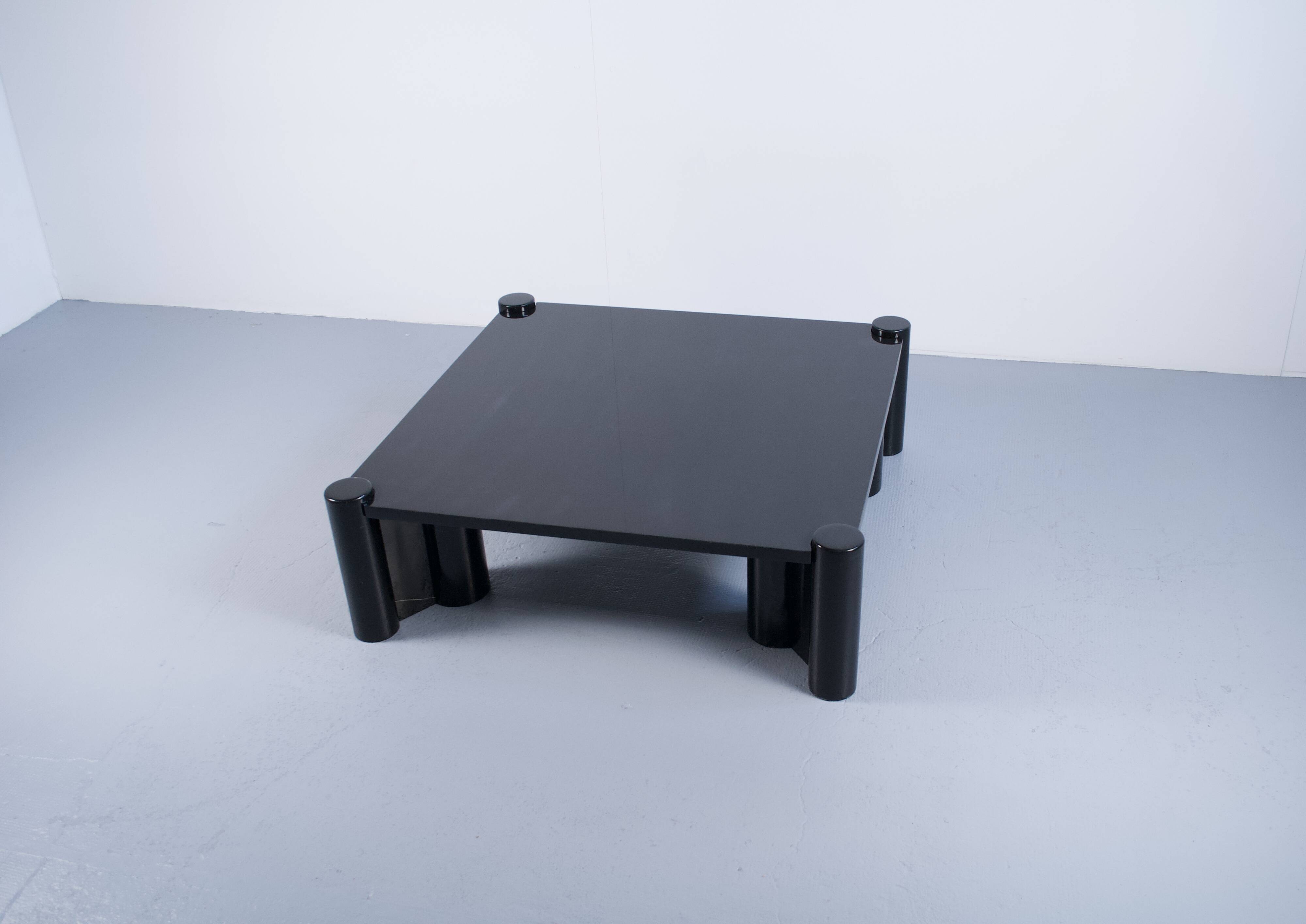 Jumbo marble coffee table by Gae Aulenti, 1960s, Knoll International, publisher