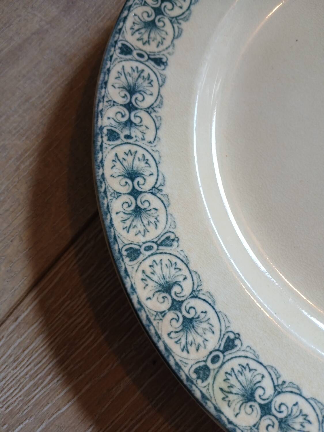 10 old flat plates Terre de fer
